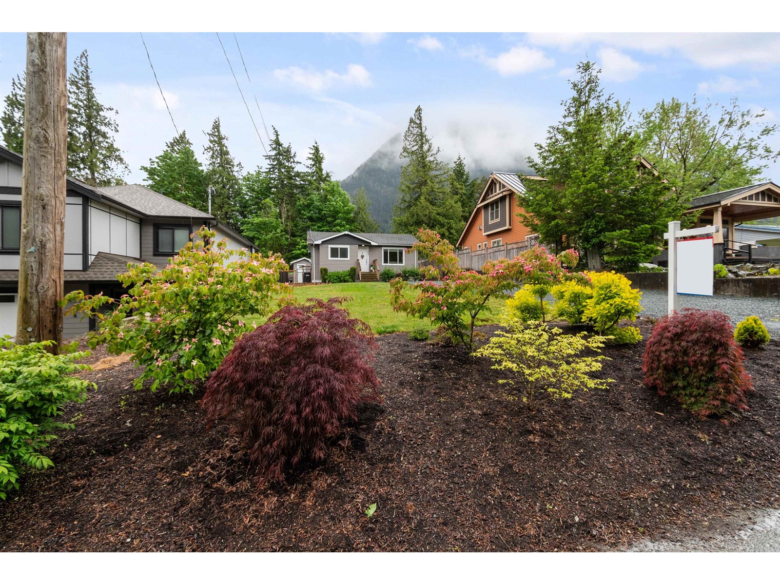 Property at 688 HUDSON BAY STREET image 3
