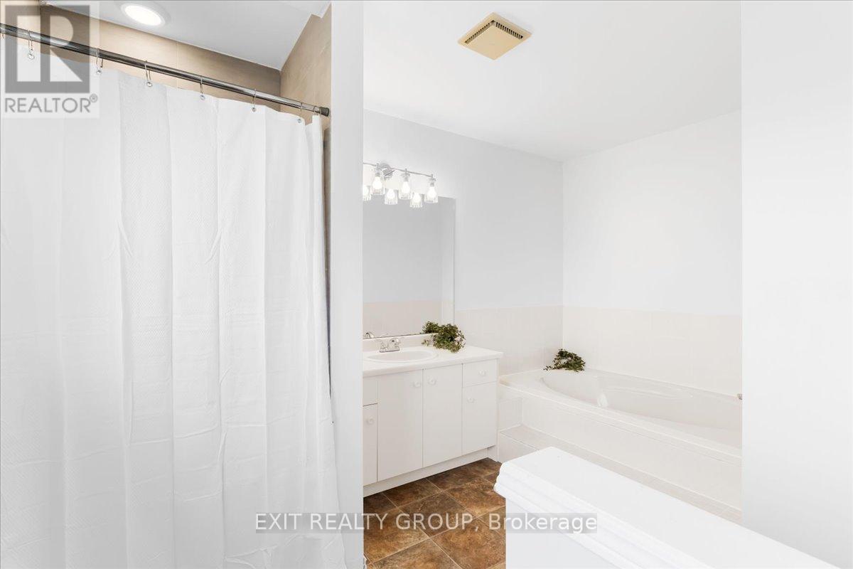 29 Northumberland Boulevard, Quinte West, Ontario  K8V 6L6 - Photo 35 - X12162465