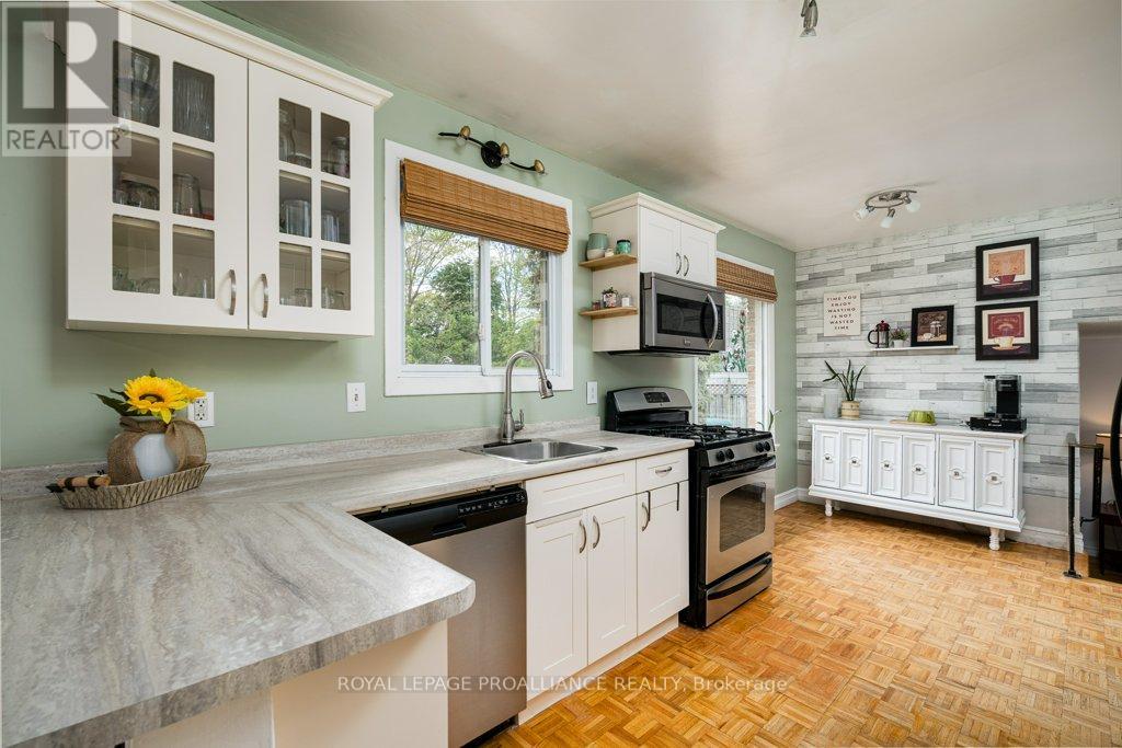 44 Sidney Street, Belleville, Ontario  K8P 3Y8 - Photo 8 - X12162478