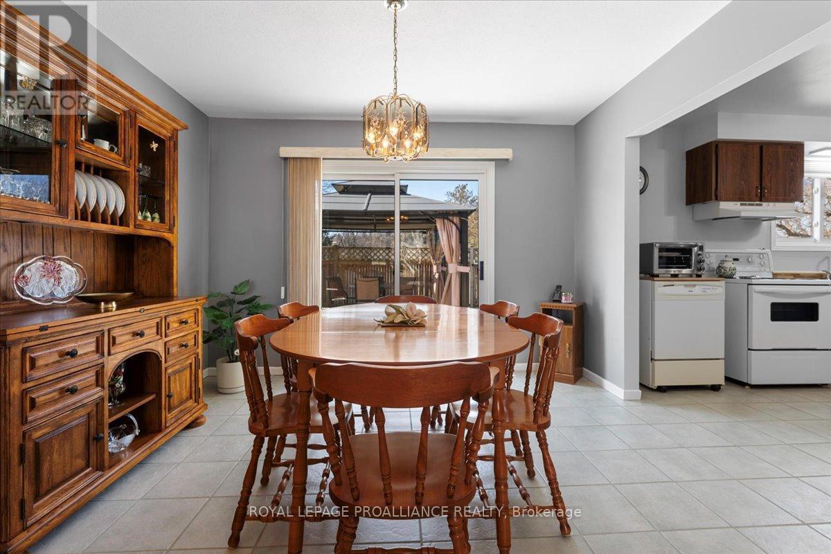 197 Chatterton Valley Crescent, Quinte West, Ontario  K0K 2B0 - Photo 11 - X12162550