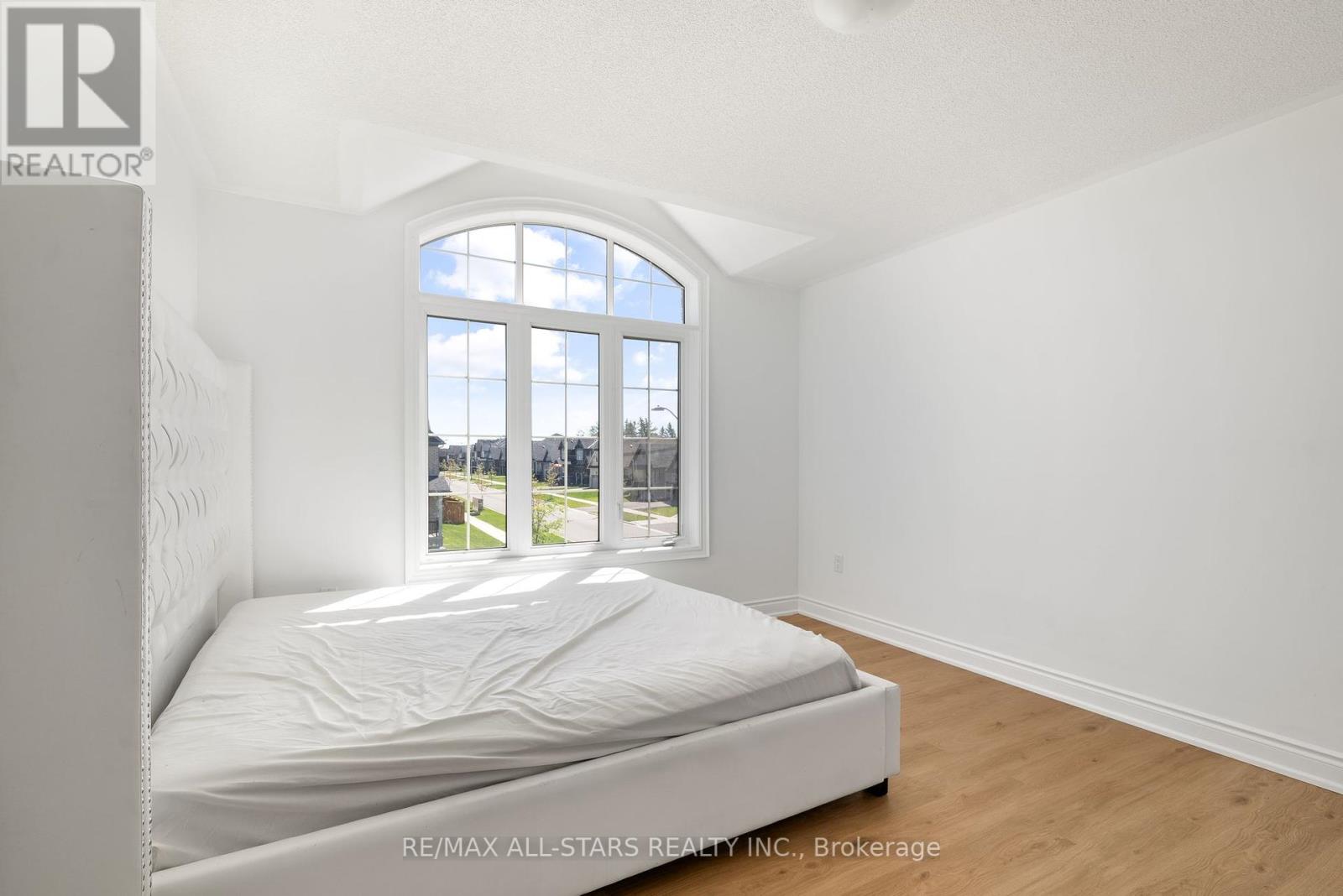 92 Hennessey Crescent, Kawartha Lakes, Ontario  K9V 1P4 - Photo 26 - X12162606