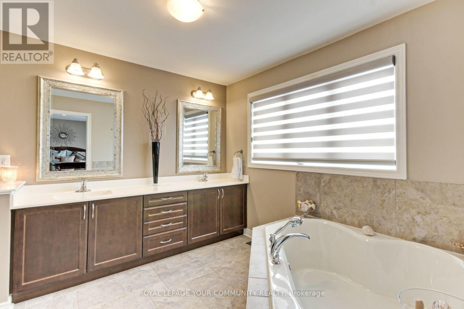 63 Cousteau Drive, Bradford West Gwillimbury, Ontario  L3Z 0H8 - Photo 36 - N12145909
