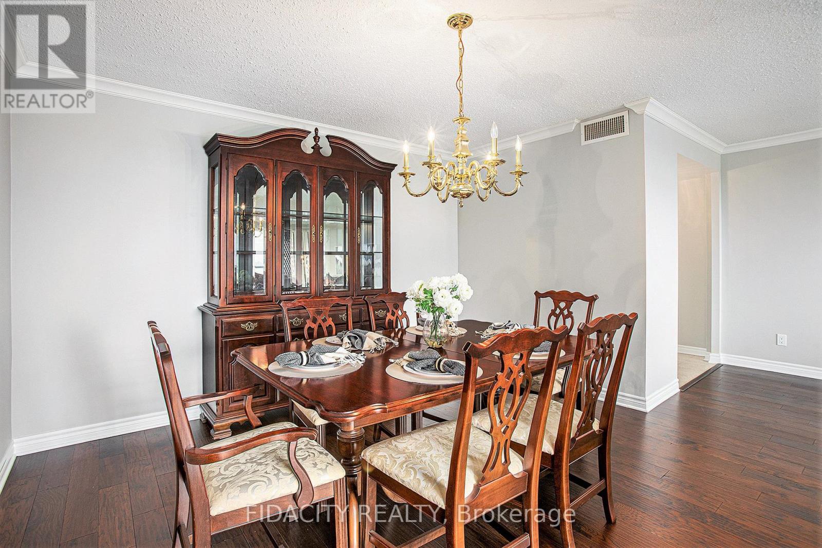 2106 - 1510 Riverside Drive, Ottawa, Ontario  K1G 4X5 - Photo 10 - X12162559