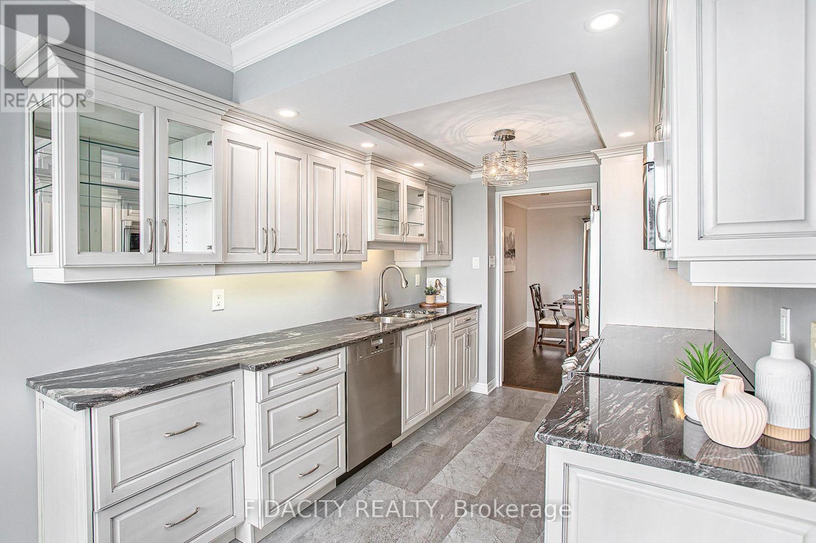 2106 - 1510 Riverside Drive, Ottawa, Ontario  K1G 4X5 - Photo 15 - X12162559