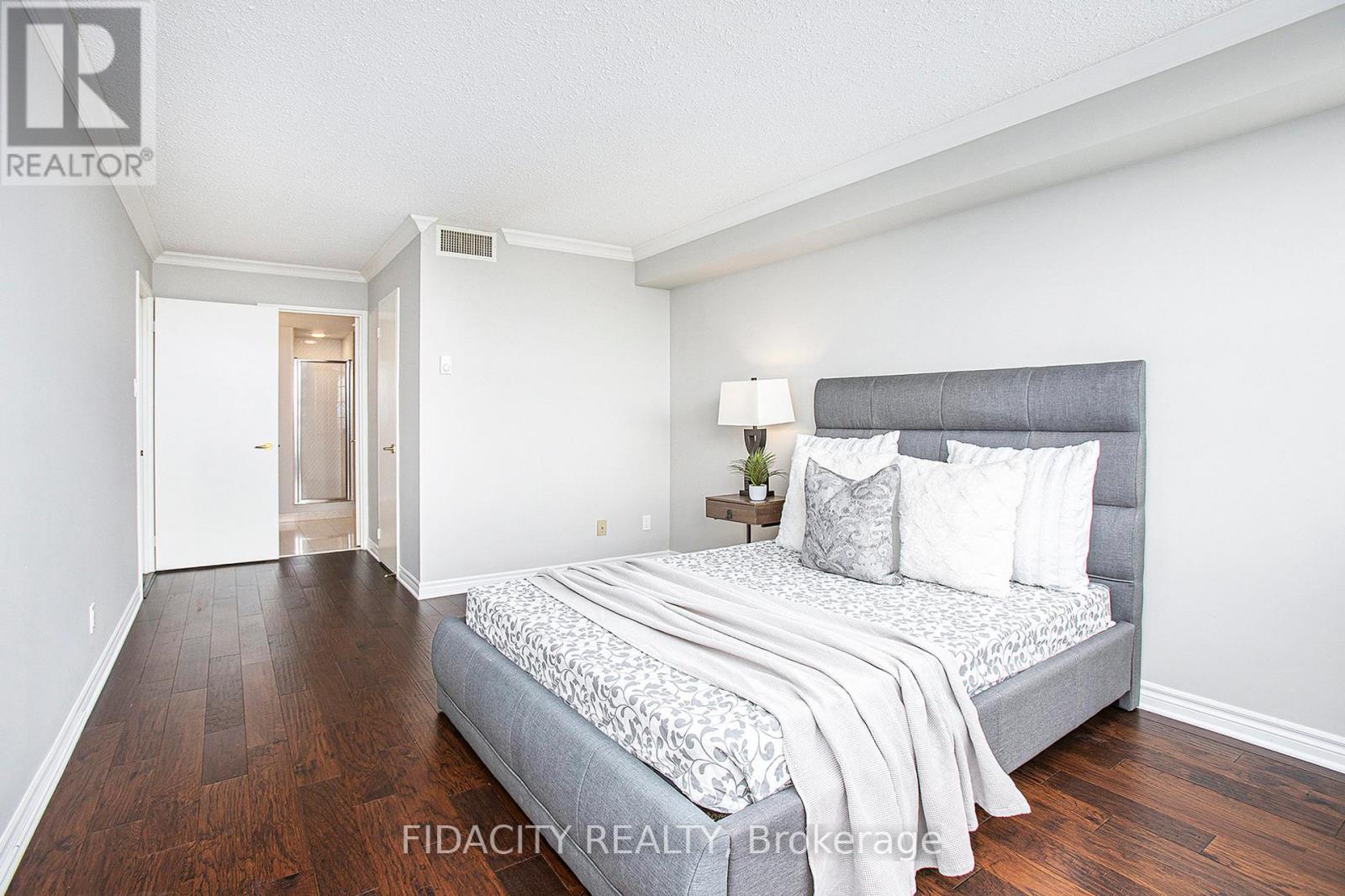 2106 - 1510 Riverside Drive, Ottawa, Ontario  K1G 4X5 - Photo 17 - X12162559