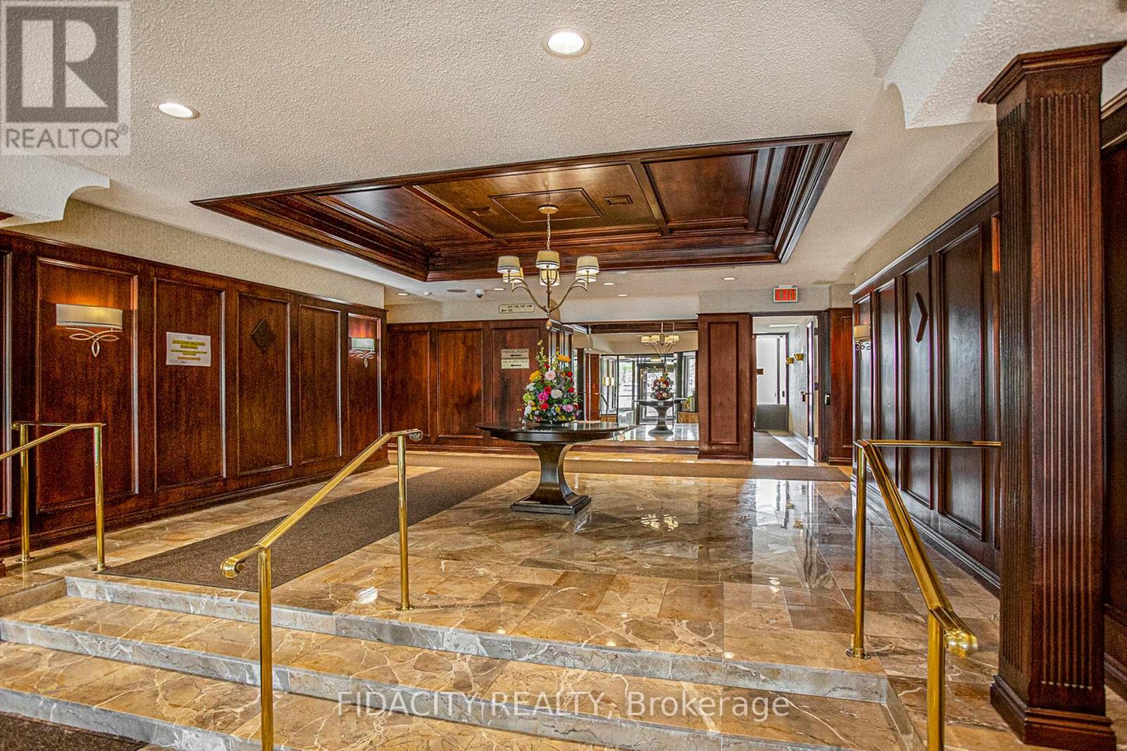 2106 - 1510 Riverside Drive, Ottawa, Ontario  K1G 4X5 - Photo 2 - X12162559