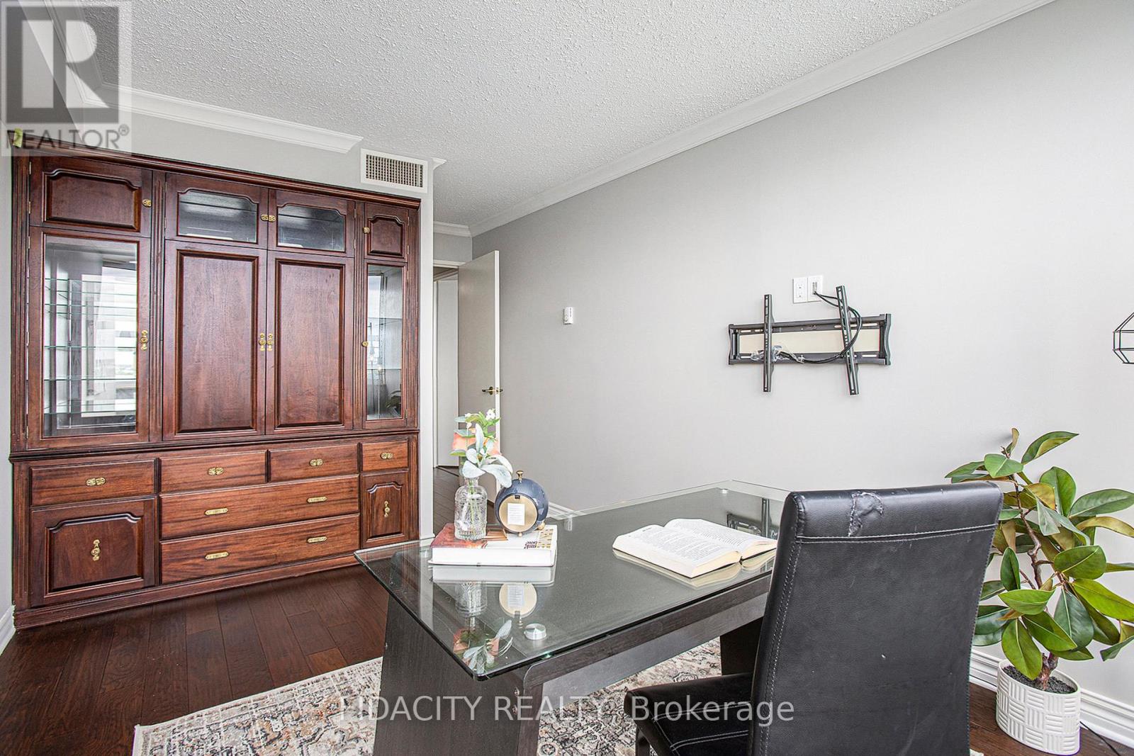 2106 - 1510 Riverside Drive, Ottawa, Ontario  K1G 4X5 - Photo 22 - X12162559