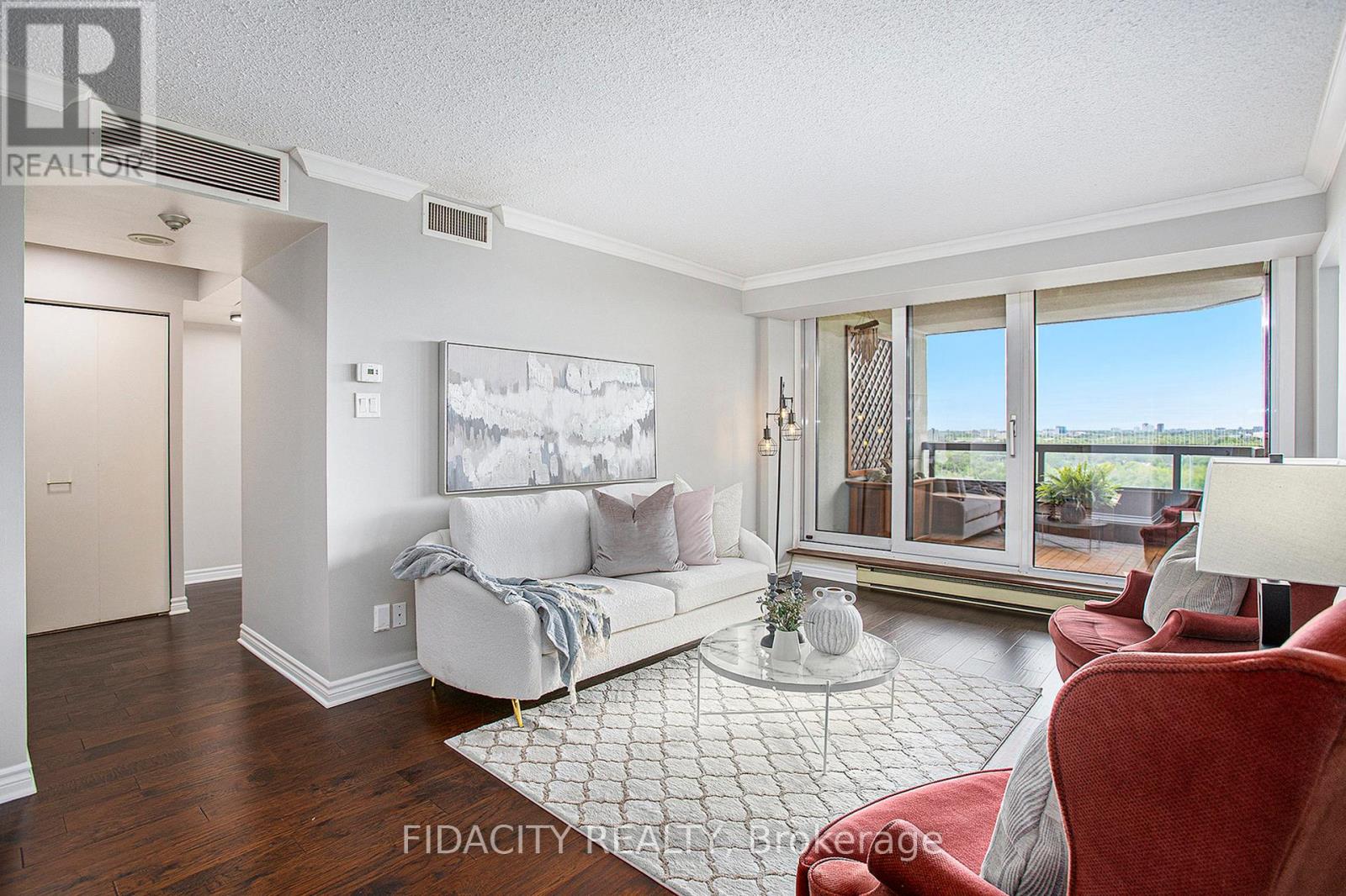 2106 - 1510 Riverside Drive, Ottawa, Ontario  K1G 4X5 - Photo 4 - X12162559
