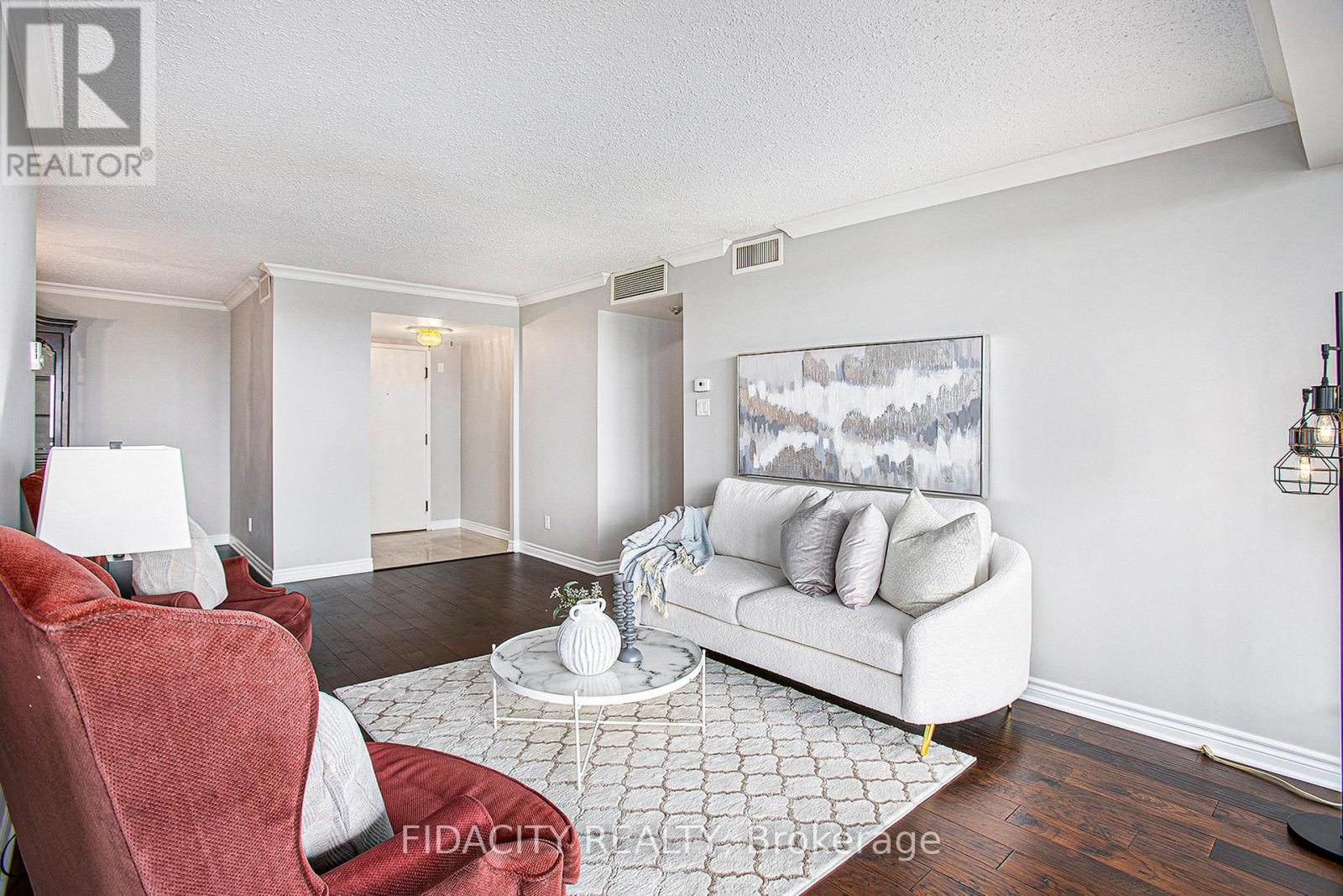 2106 - 1510 Riverside Drive, Ottawa, Ontario  K1G 4X5 - Photo 5 - X12162559