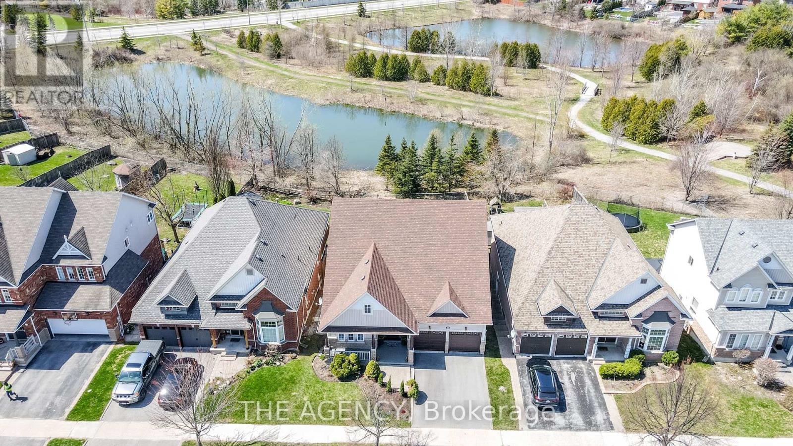 26 REGALIA WAY, Barrie, Ontario