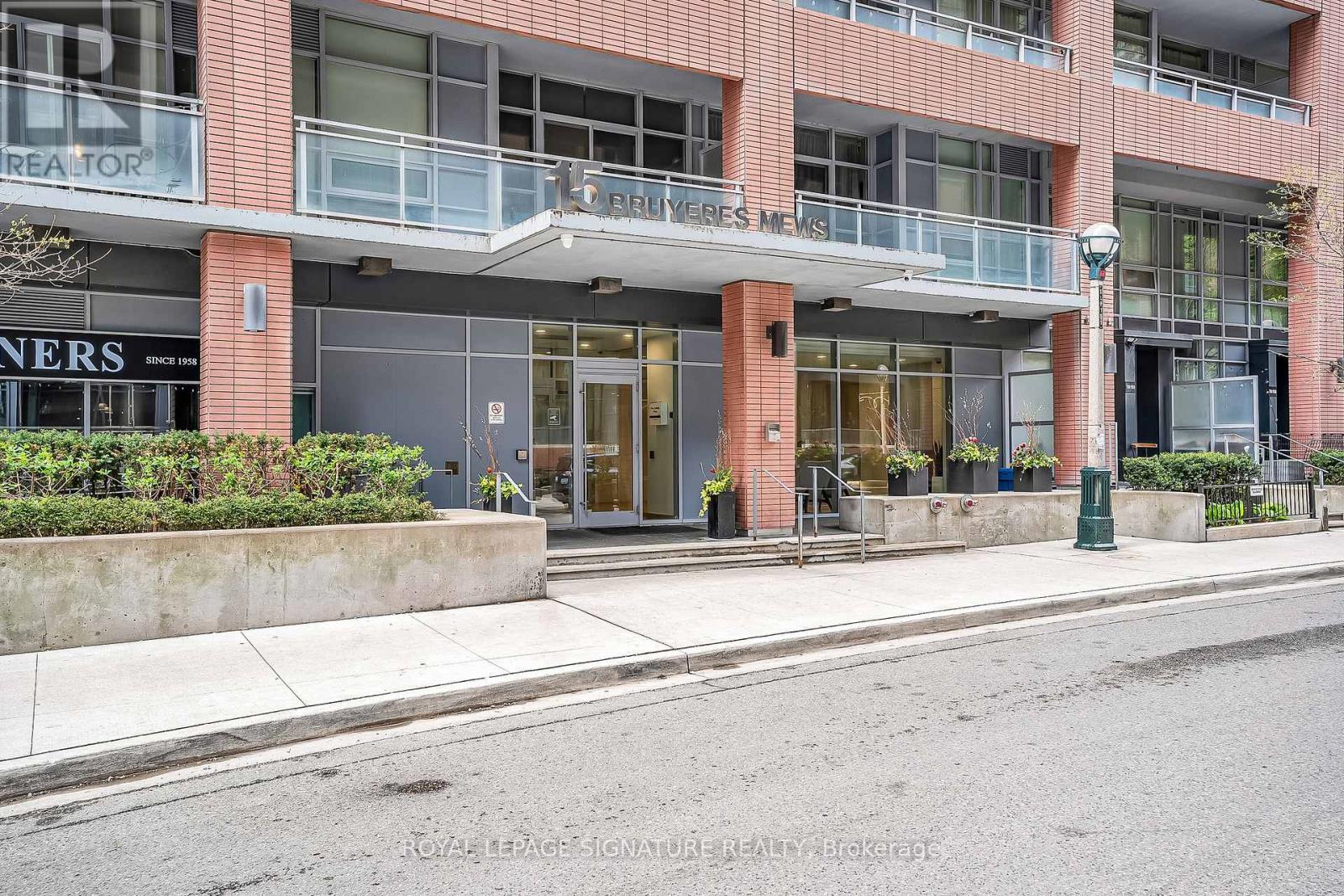 317 - 15 Bruyeres Mews, Toronto (Niagara), Ontario  M5V 0A7 - Photo 2 - C12162230