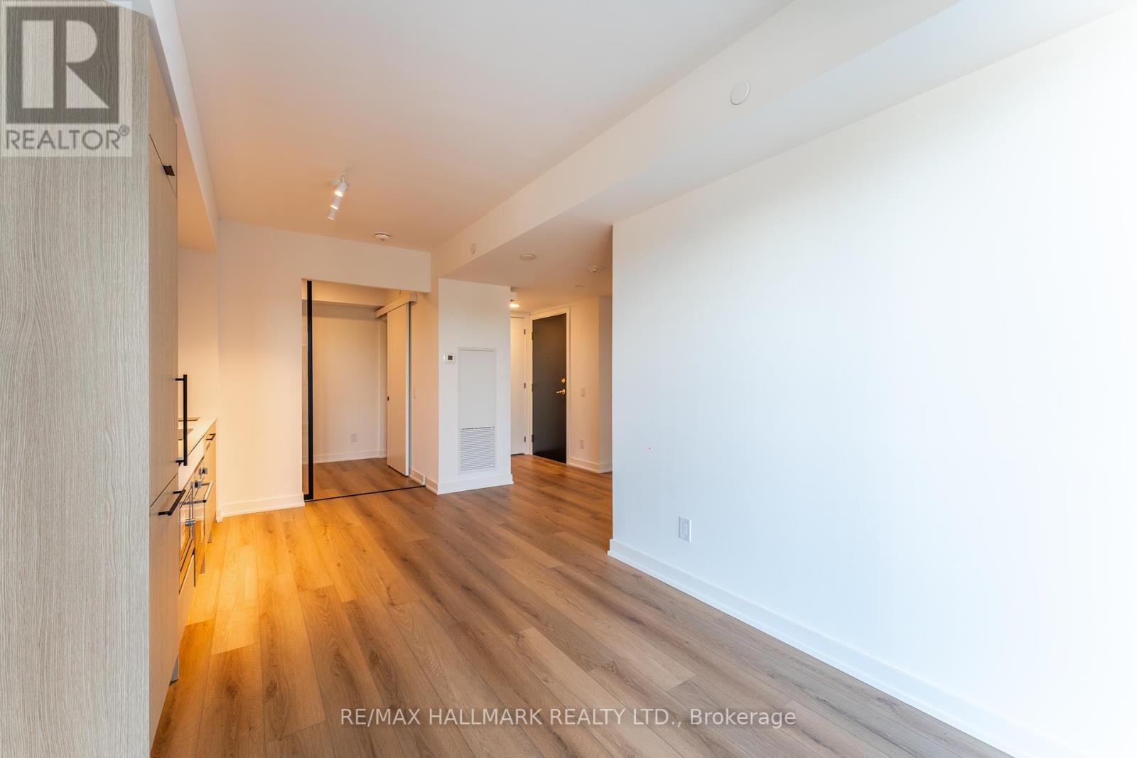402 - 5 Lakeview Avenue, Toronto, Ontario  M6J 0H3 - Photo 17 - C12162401