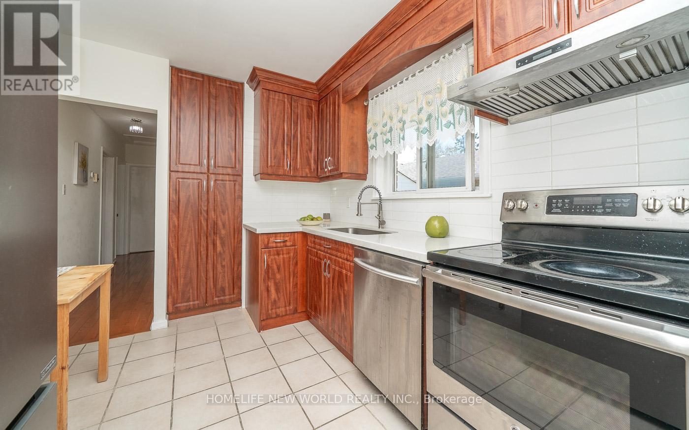 17 Savarin Street, Toronto, Ontario  M1J 1Z7 - Photo 8 - E12162371