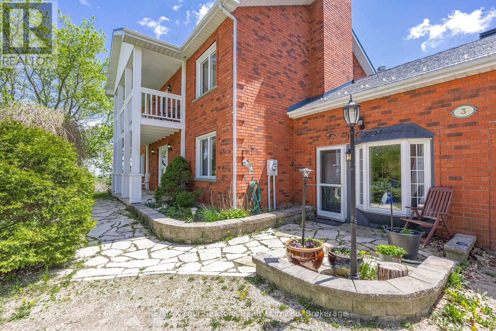 3 Sydenham Trail E, Clearview, Ontario  L0M 1H0 - Photo 3 - S12162608