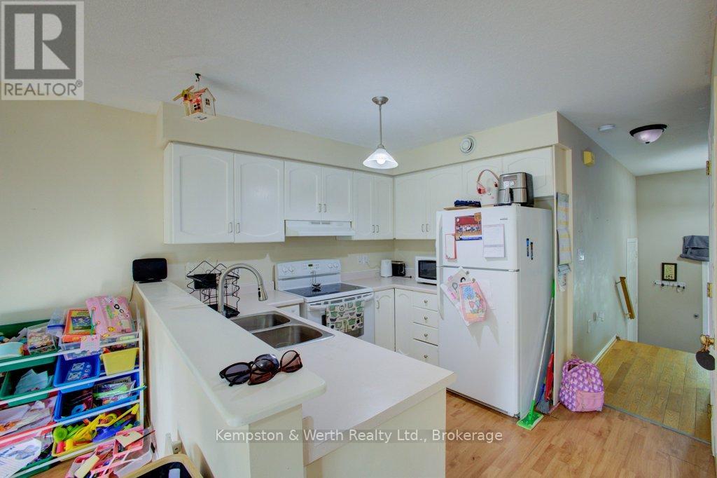 28 Patrick Boulevard, Centre Wellington, Ontario  N0B 1S0 - Photo 13 - X12162507