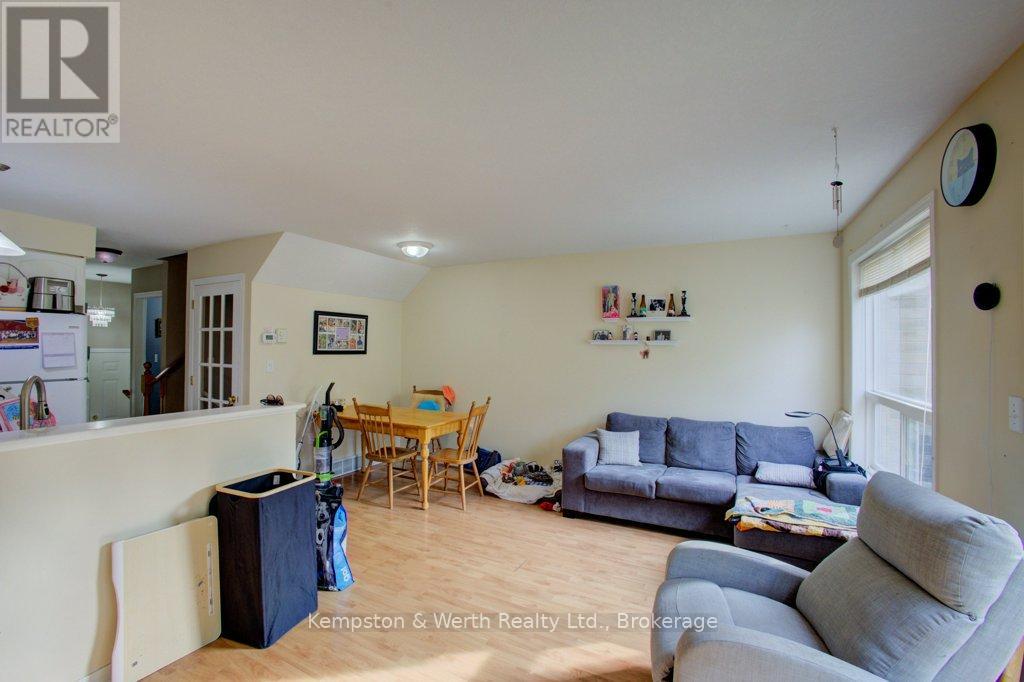 28 Patrick Boulevard, Centre Wellington (Elora/salem), Ontario  N0B 1S0 - Photo 18 - X12162507