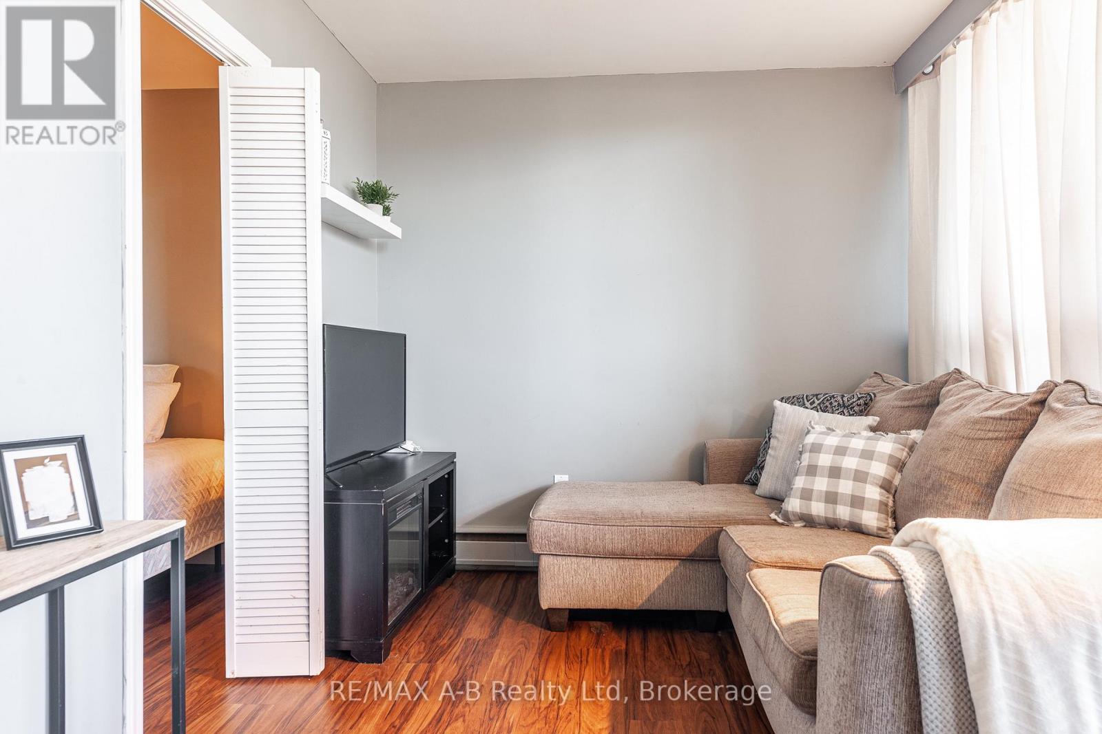102 - 45 Westmount Road N, Waterloo, Ontario  N2L 2R3 - Photo 12 - X12162599