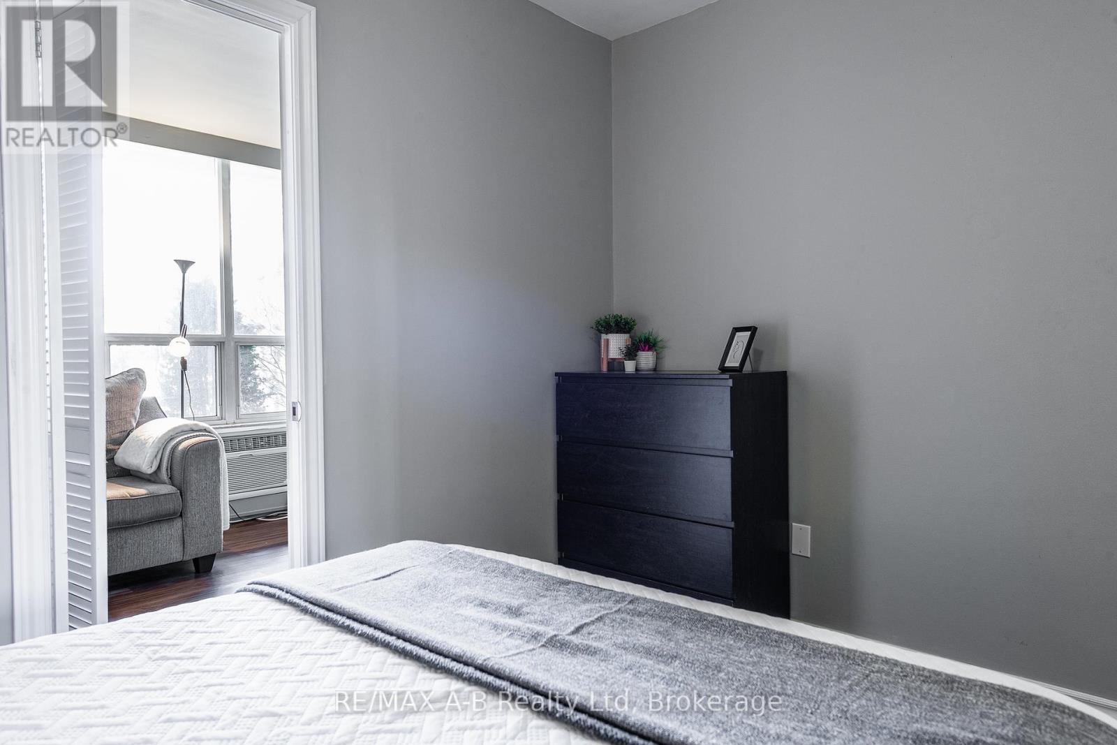 102 - 45 Westmount Road N, Waterloo, Ontario  N2L 2R3 - Photo 16 - X12162599