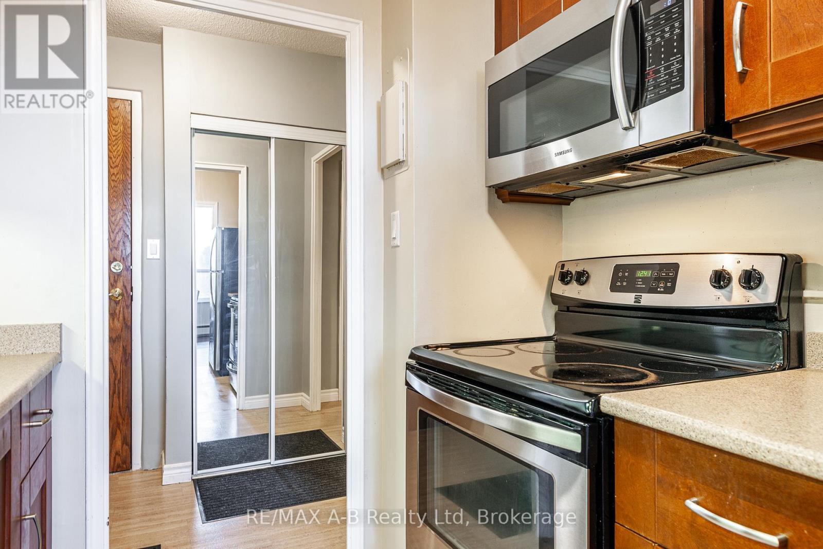 102 - 45 Westmount Road N, Waterloo, Ontario  N2L 2R3 - Photo 5 - X12162599