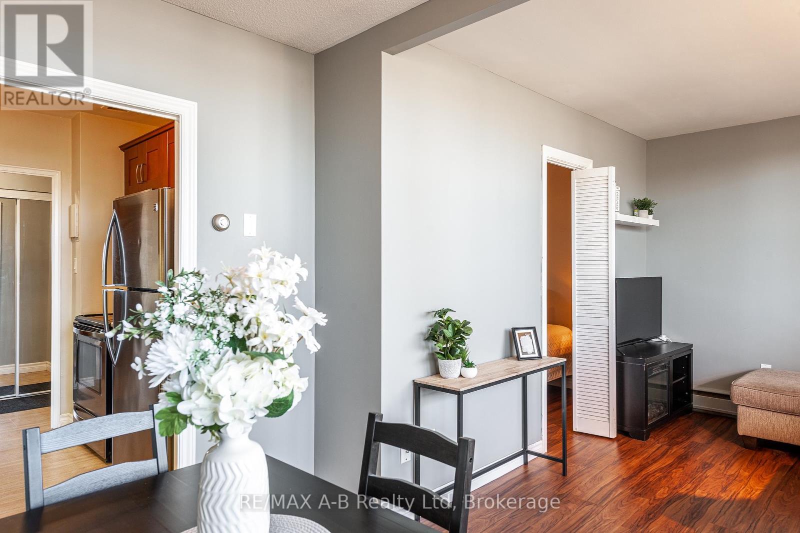102 - 45 Westmount Road N, Waterloo, Ontario  N2L 2R3 - Photo 8 - X12162599