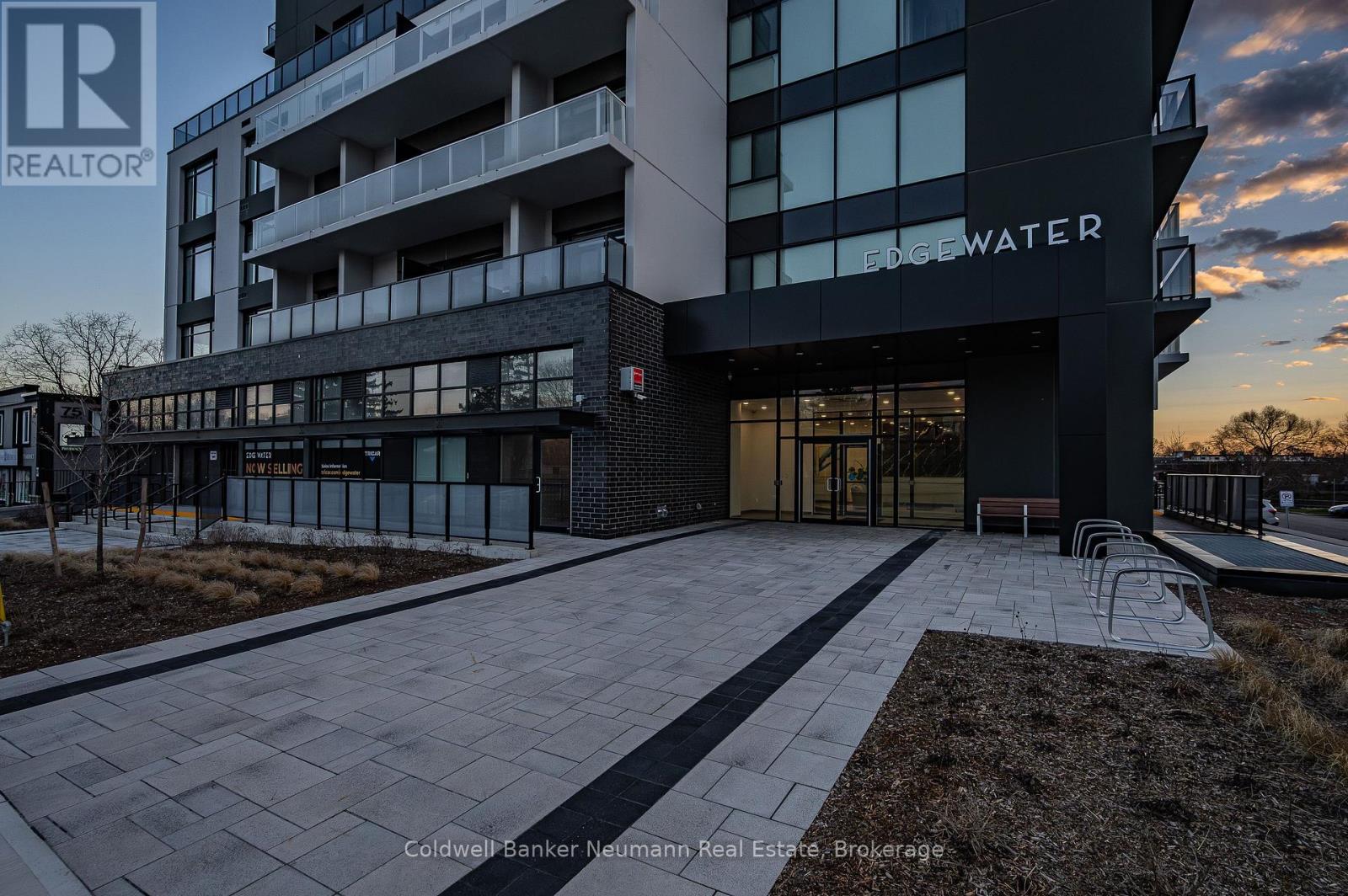 Property at 301 - 71 WYNDHAM STREET S image 2