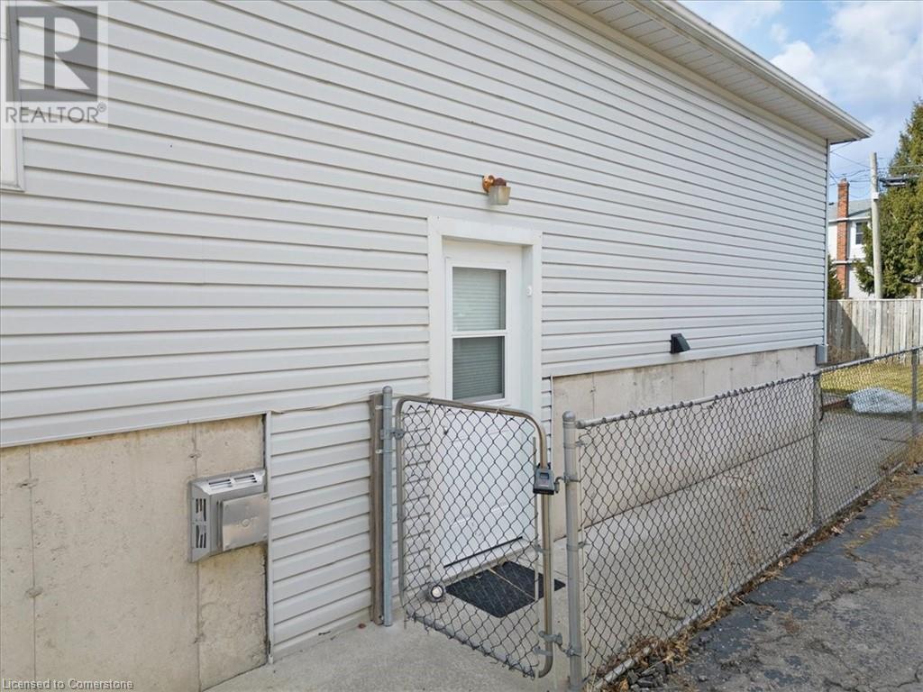 590 Devon Avenue Unit# Lower, Durham, Ontario  L1H 1R8 - Photo 2 - 40730976