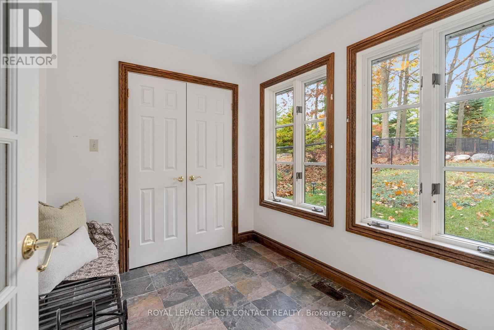 23 Barrie Terrace, Oro-Medonte (Shanty Bay), Ontario  L4M 1E8 - Photo 6 - S12162221