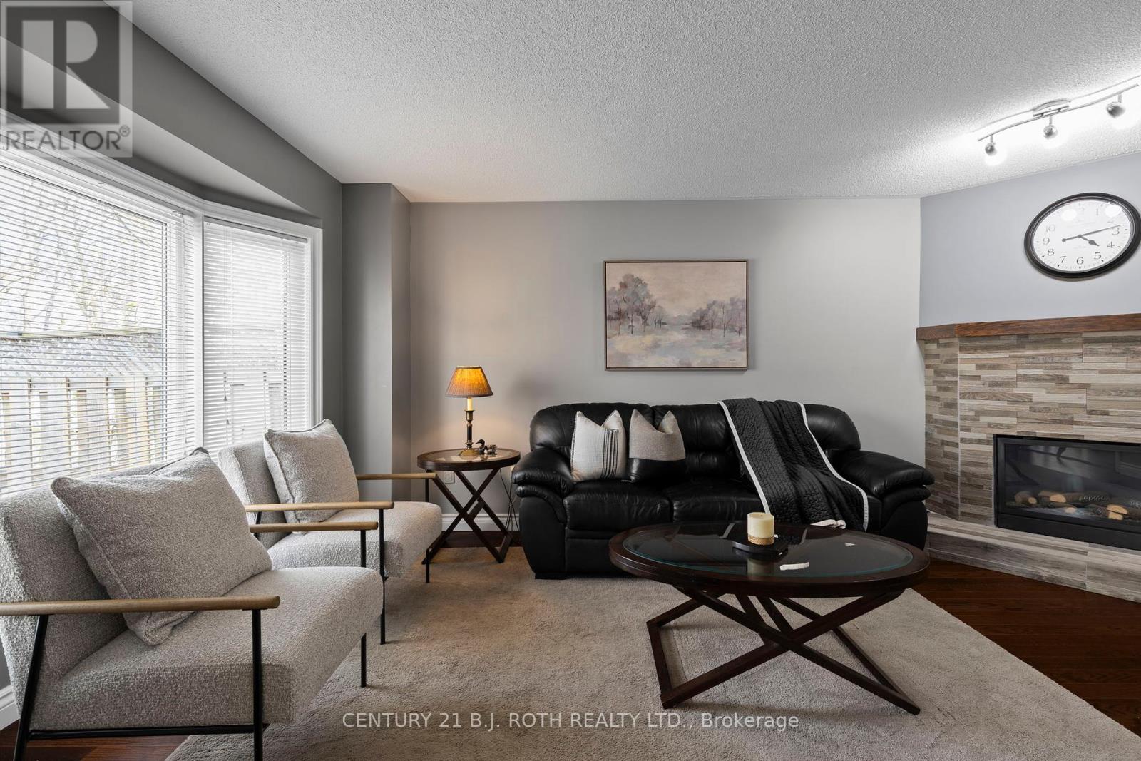 18 Irwin Drive, Barrie, Ontario  L4N 7A6 - Photo 11 - S12162361