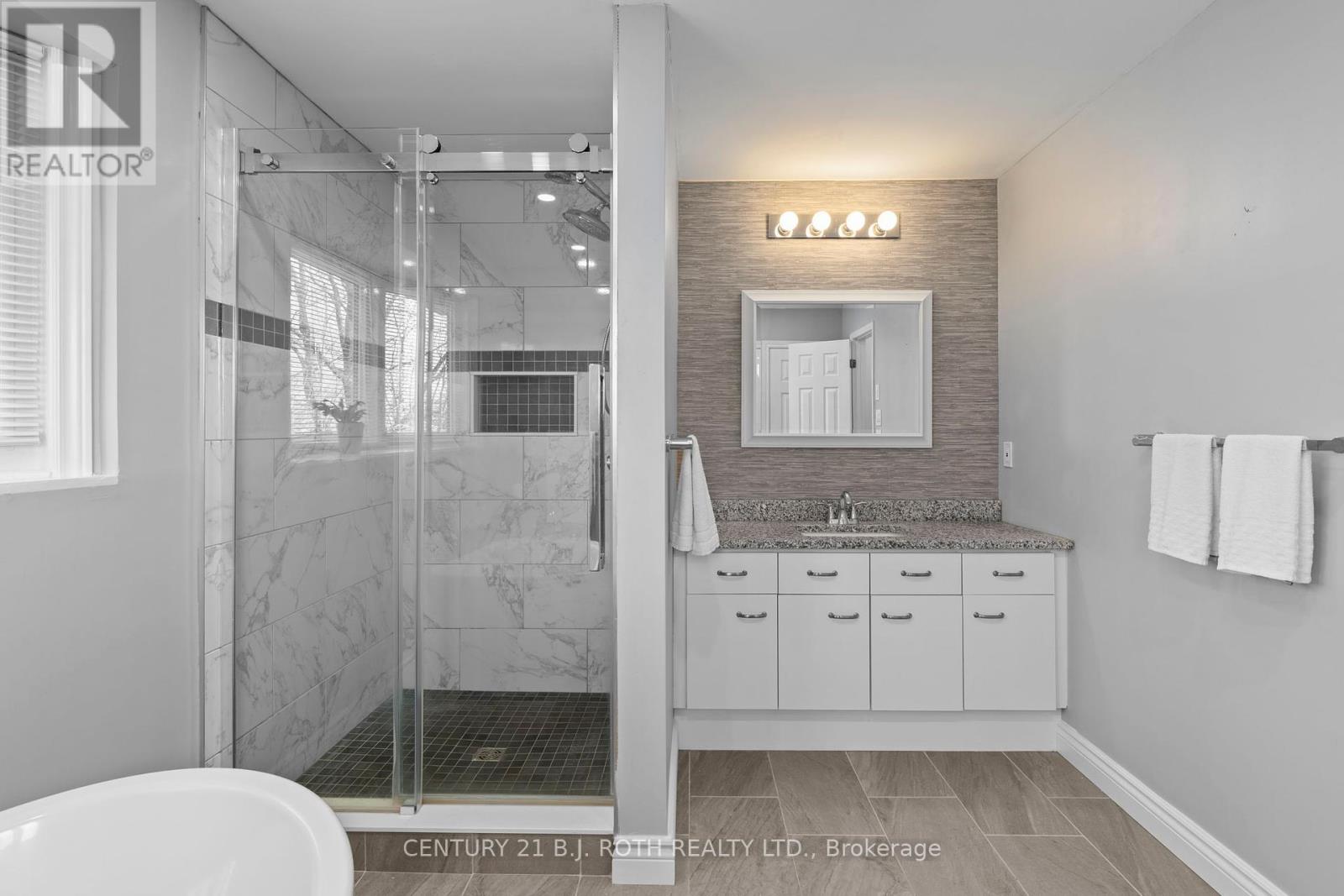 18 Irwin Drive, Barrie (Northwest), Ontario  L4N 7A6 - Photo 27 - S12162361