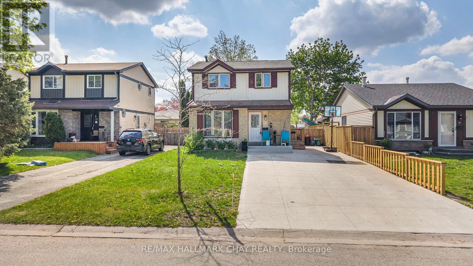 12 BRONTE CRESCENT, Barrie, Ontario