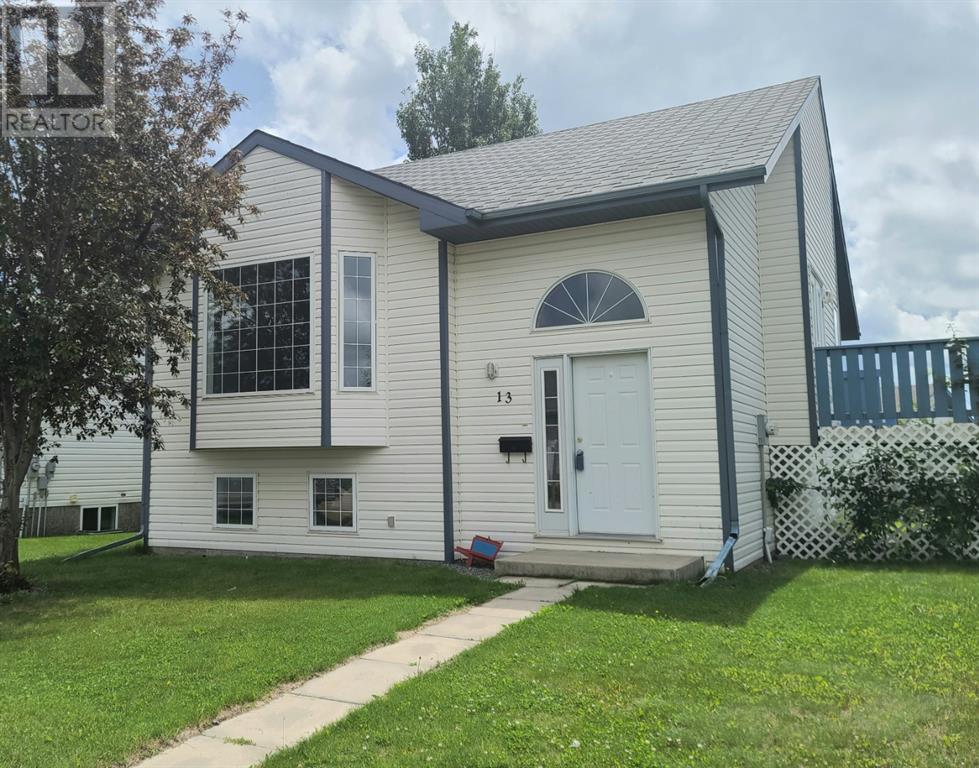 13 Stanford Boulevard, Blackfalds, Alberta  T0M 0J0 - Photo 1 - A2216818