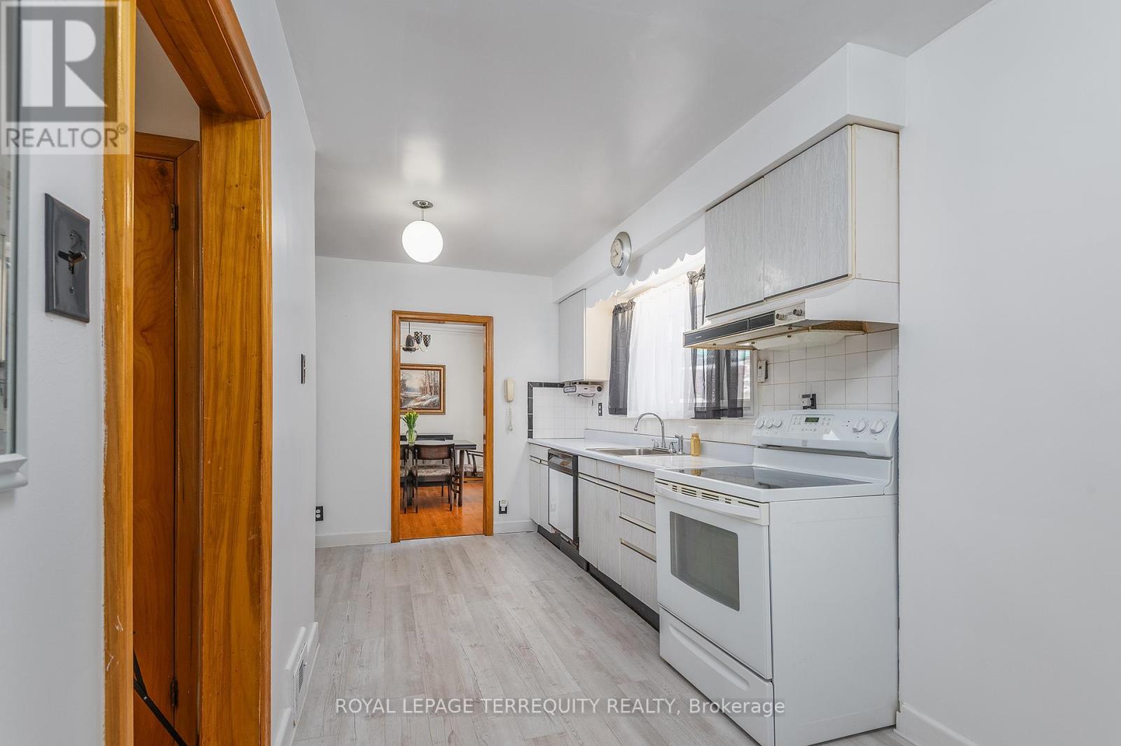 80 Glenaden Avenue E, Toronto, Ontario  M8Y 2L3 - Photo 11 - W12162358