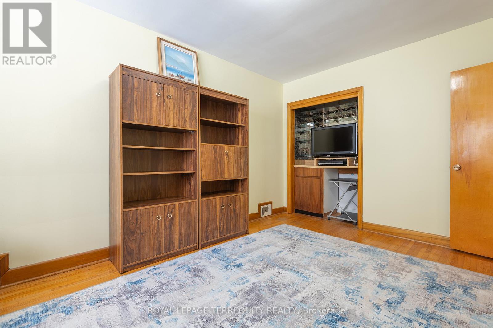 80 Glenaden Avenue E, Toronto, Ontario  M8Y 2L3 - Photo 16 - W12162358
