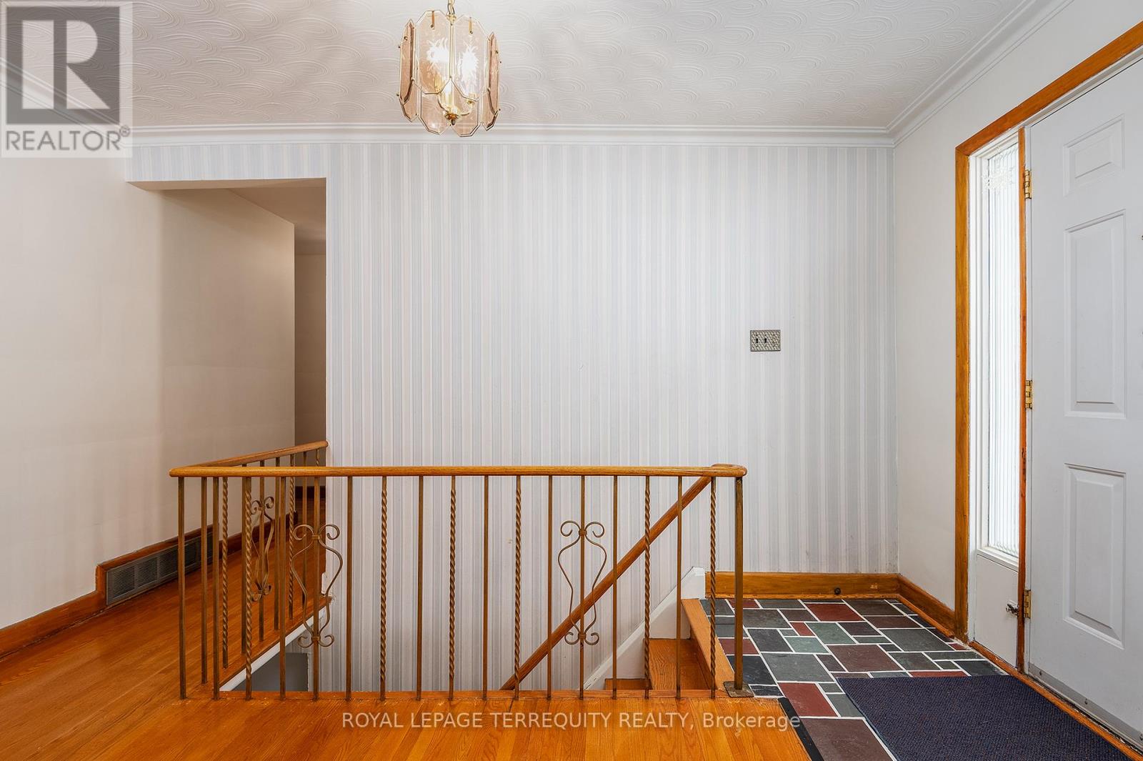 80 Glenaden Avenue E, Toronto, Ontario  M8Y 2L3 - Photo 2 - W12162358
