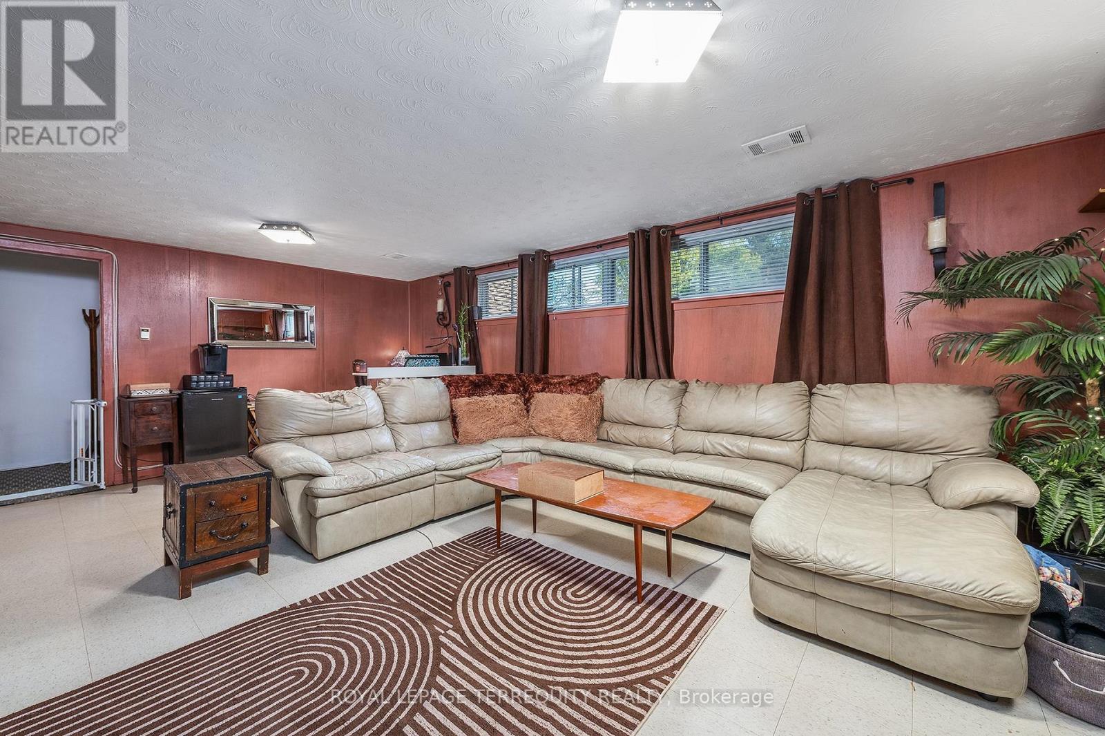 80 Glenaden Avenue E, Toronto, Ontario  M8Y 2L3 - Photo 21 - W12162358