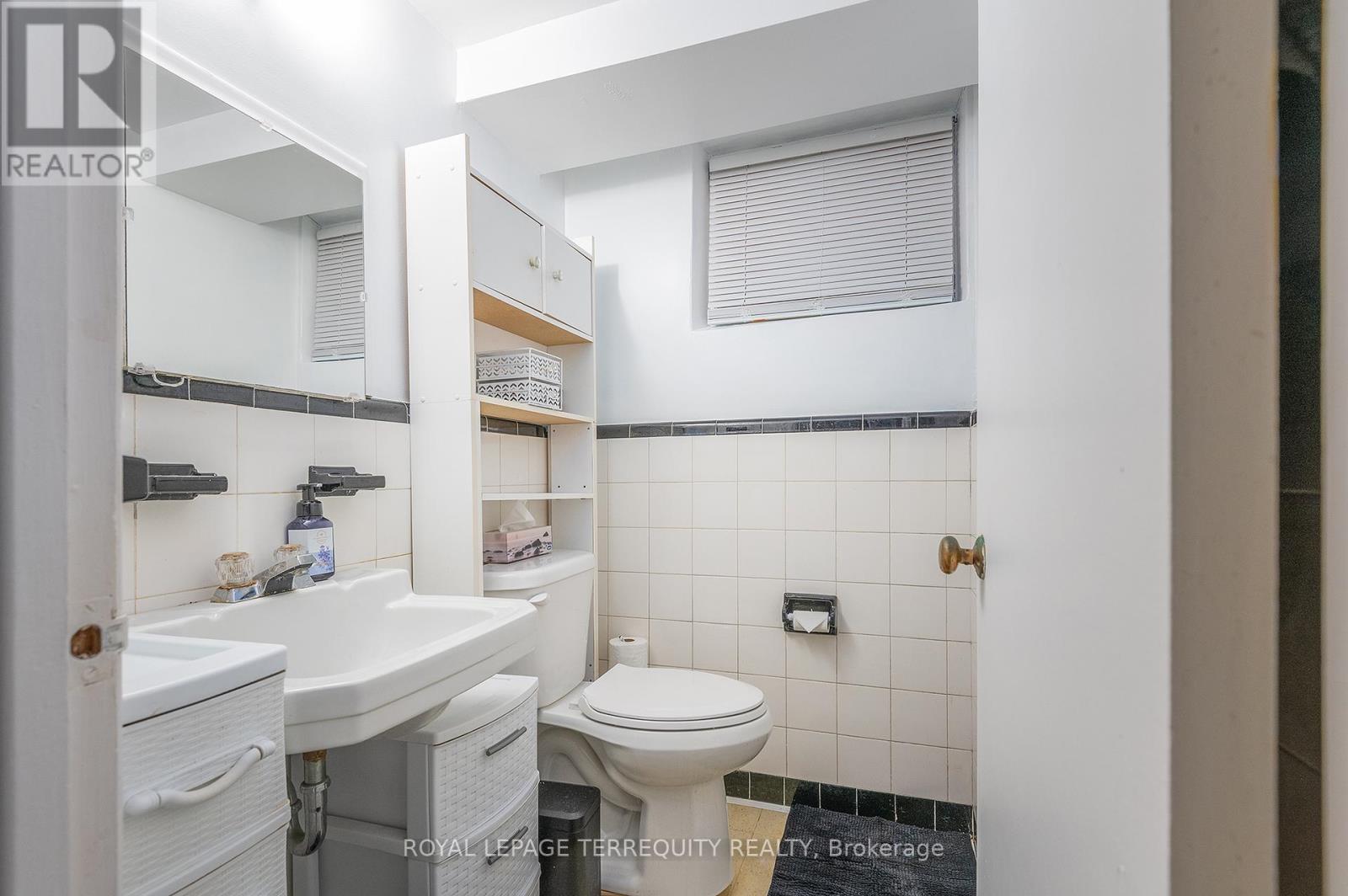80 Glenaden Avenue E, Toronto, Ontario  M8Y 2L3 - Photo 25 - W12162358