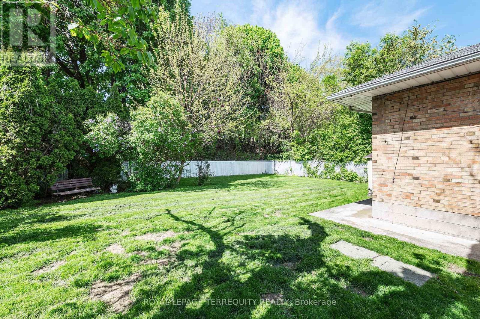 80 Glenaden Avenue E, Toronto, Ontario  M8Y 2L3 - Photo 31 - W12162358