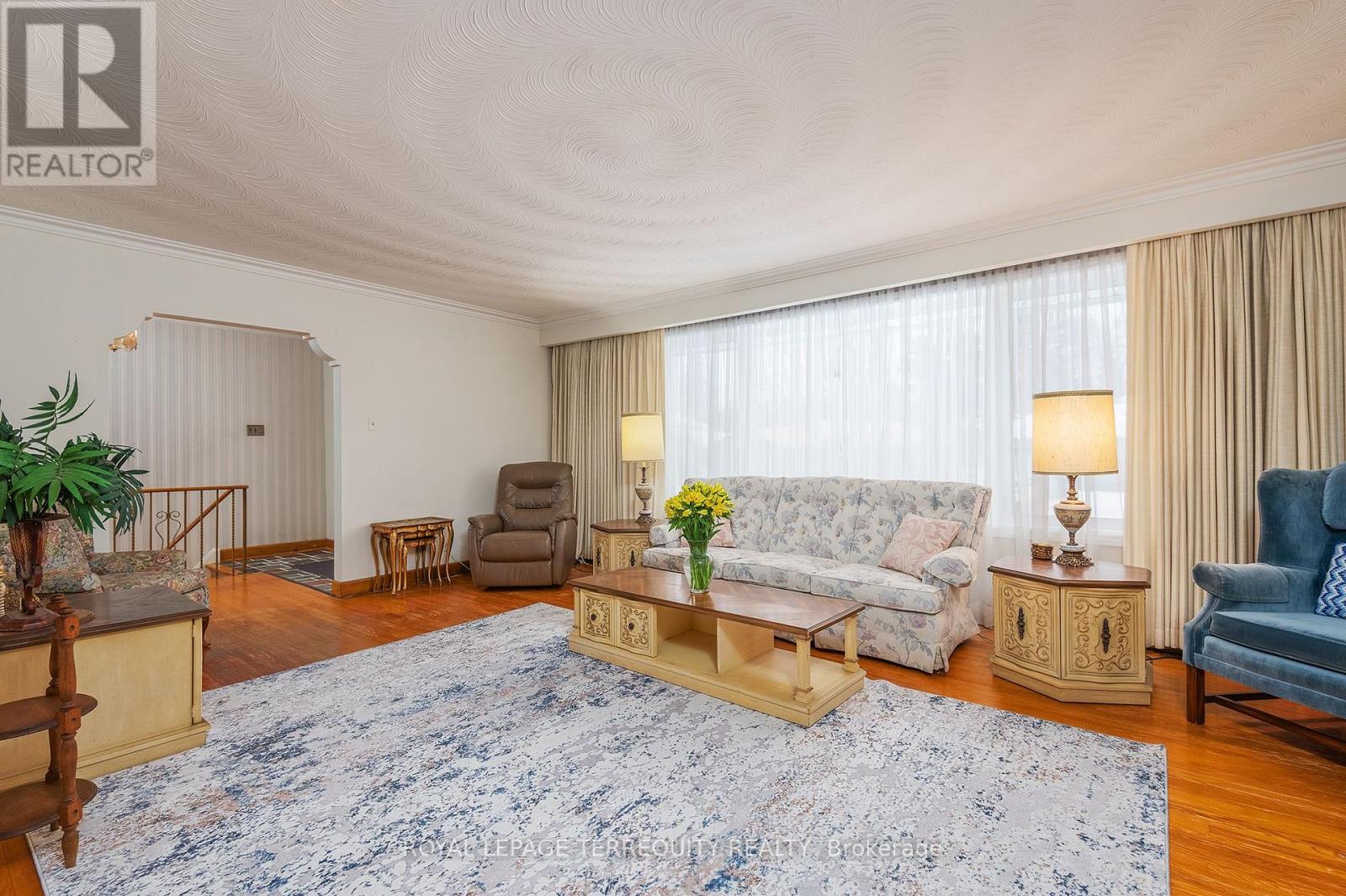 80 Glenaden Avenue E, Toronto, Ontario  M8Y 2L3 - Photo 6 - W12162358