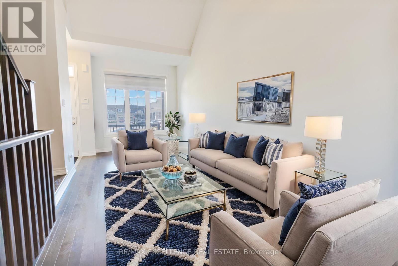 28 Bluestone Crescent, Brampton (Sandringham-Wellington), Ontario  L6R 4B8 - Photo 2 - W12162384