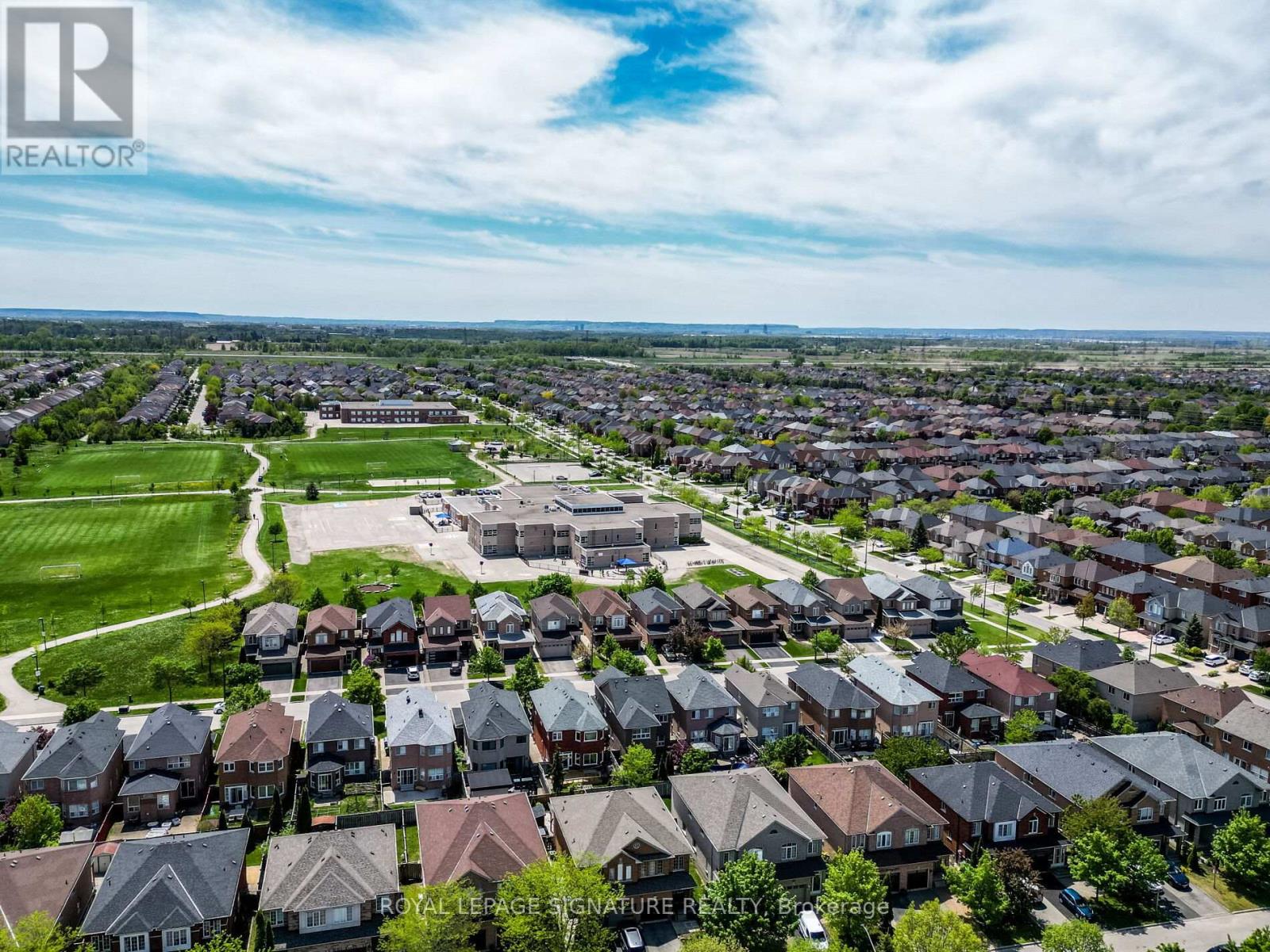 5852 Terrapark Trail, Mississauga, Ontario  L5M 6S1 - Photo 3 - W12162426