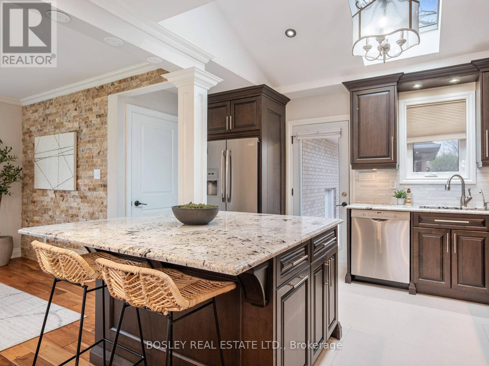 2744 Truscott Drive, Mississauga, Ontario  L5J 2B7 - Photo 10 - W12162453