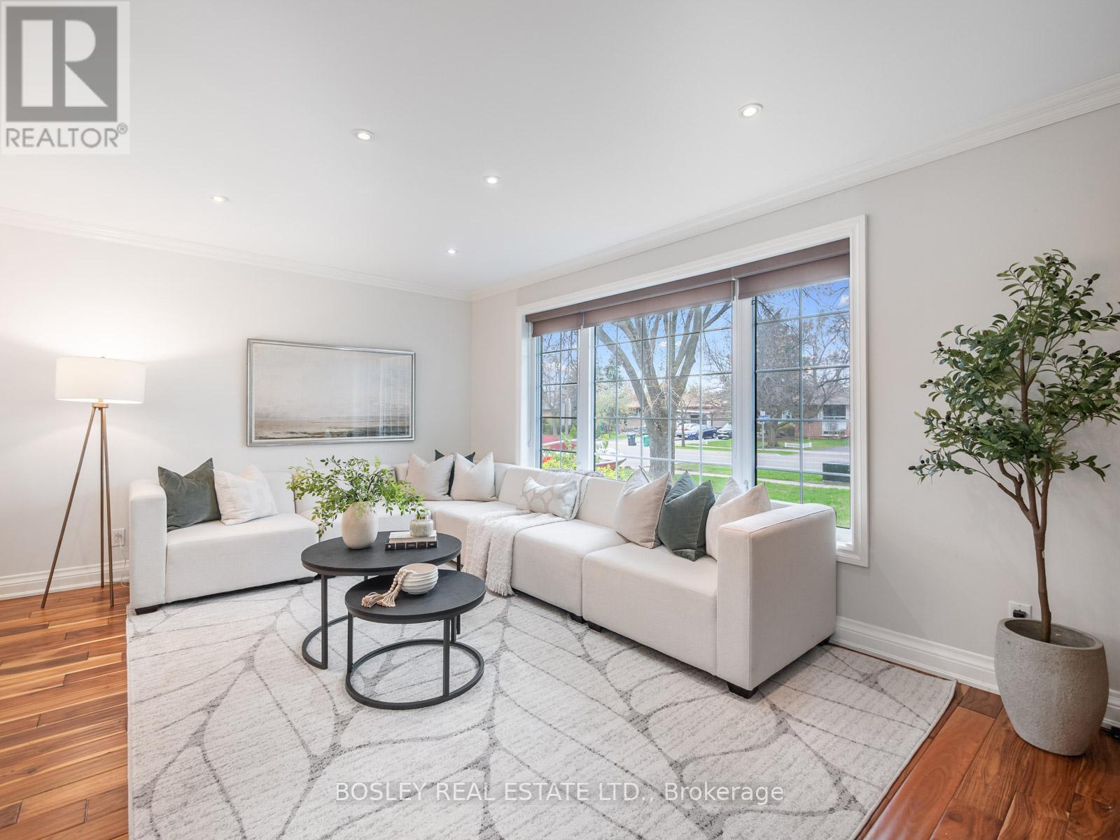 2744 Truscott Drive, Mississauga, Ontario  L5J 2B7 - Photo 12 - W12162453