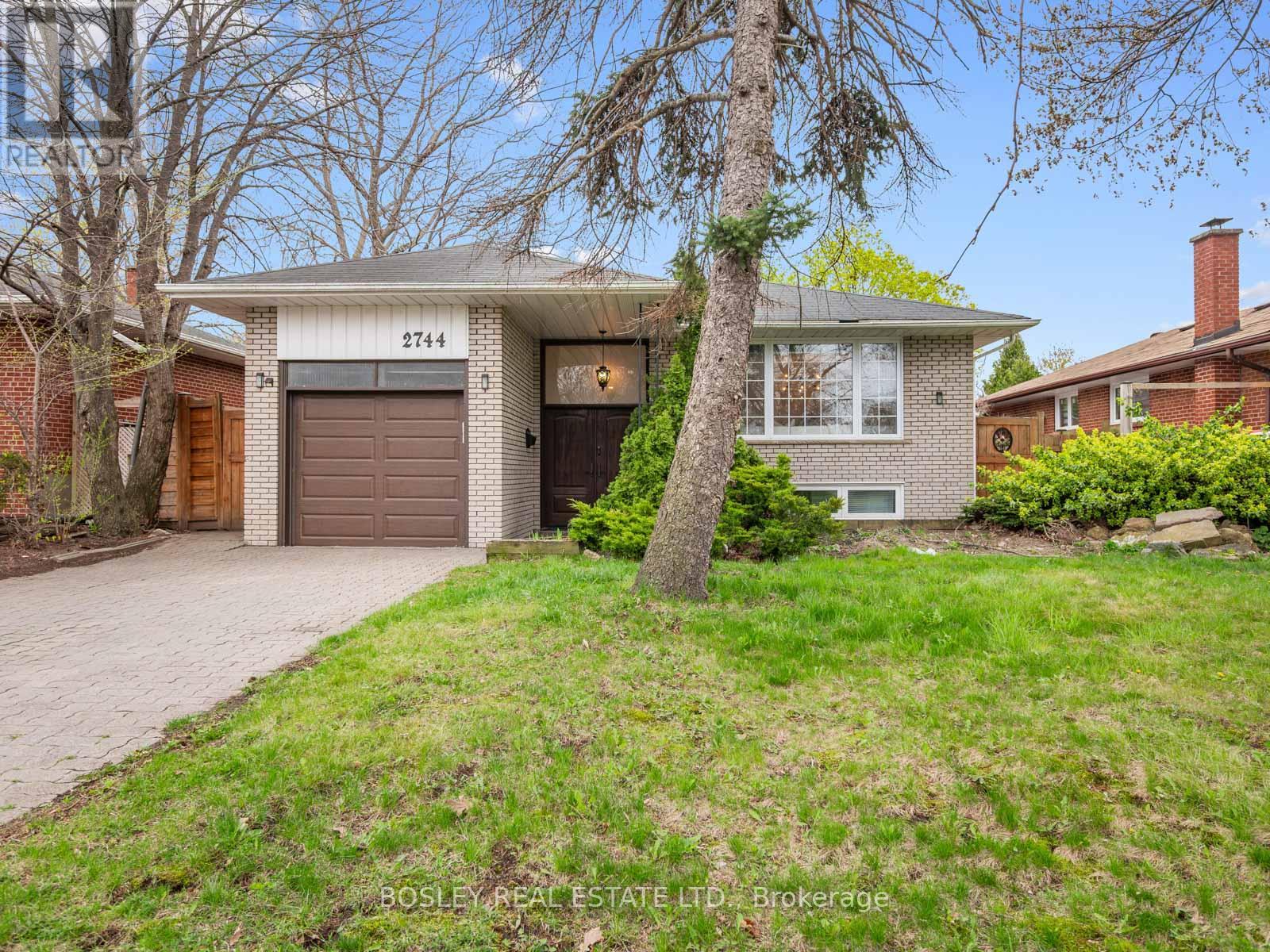 2744 Truscott Drive, Mississauga, Ontario  L5J 2B7 - Photo 3 - W12162453