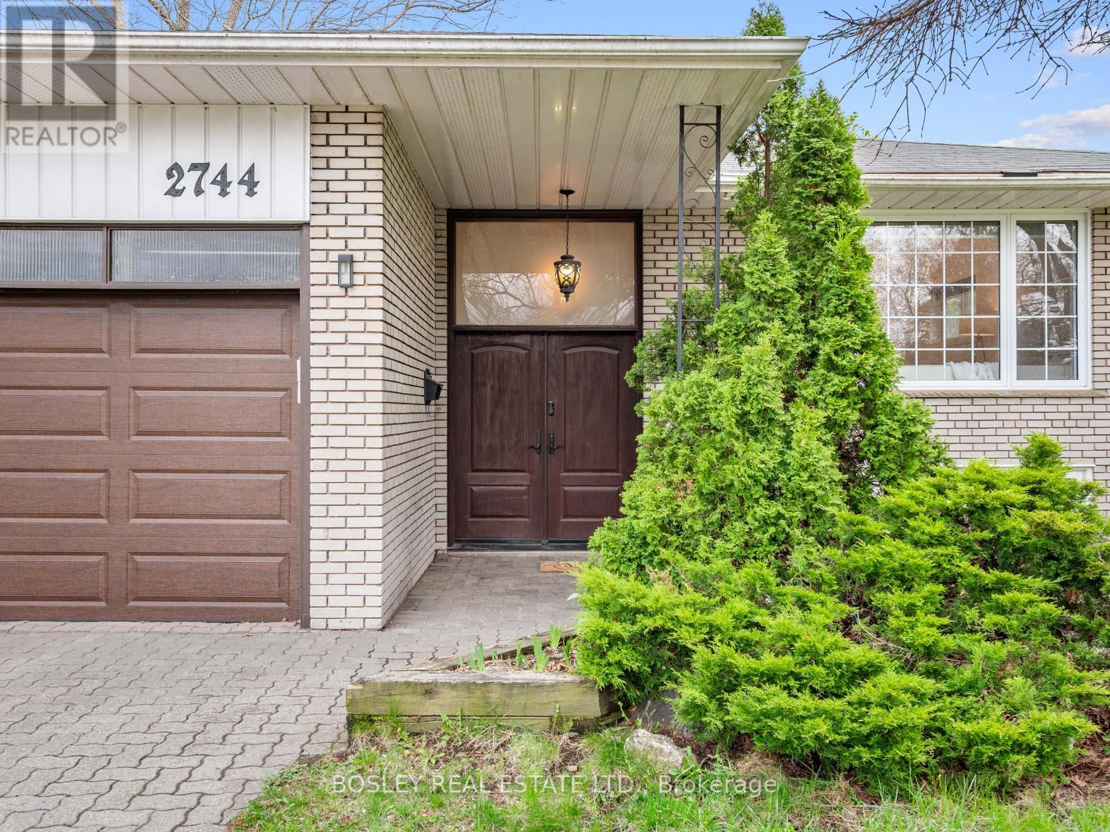 2744 Truscott Drive, Mississauga, Ontario  L5J 2B7 - Photo 4 - W12162453