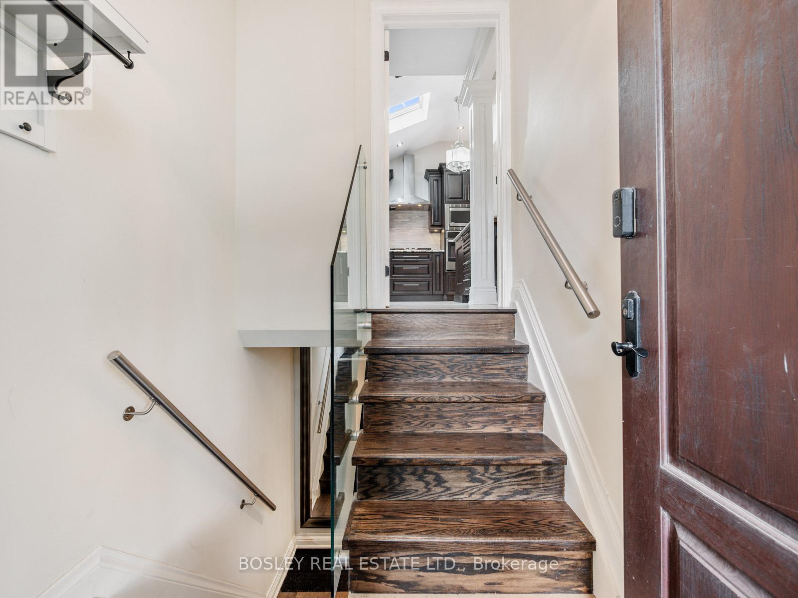 2744 Truscott Drive, Mississauga, Ontario  L5J 2B7 - Photo 5 - W12162453