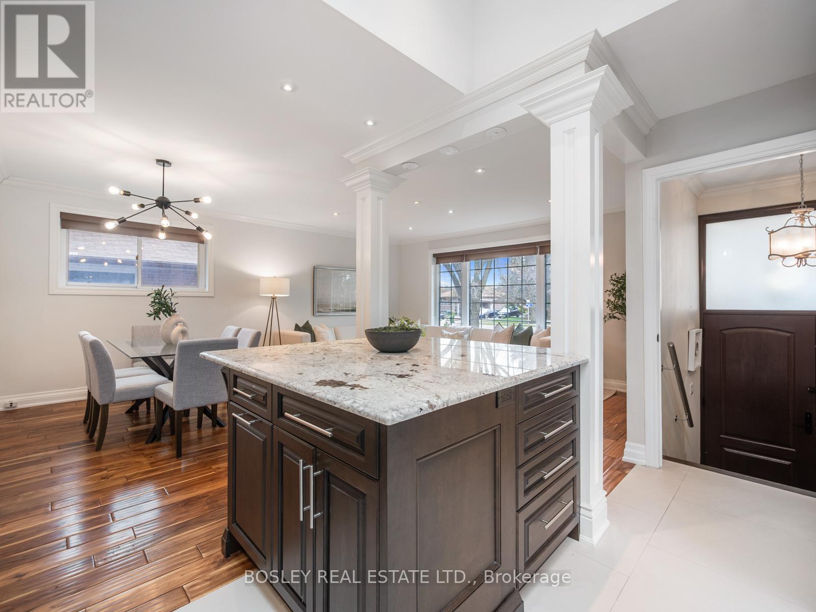 2744 Truscott Drive, Mississauga, Ontario  L5J 2B7 - Photo 8 - W12162453