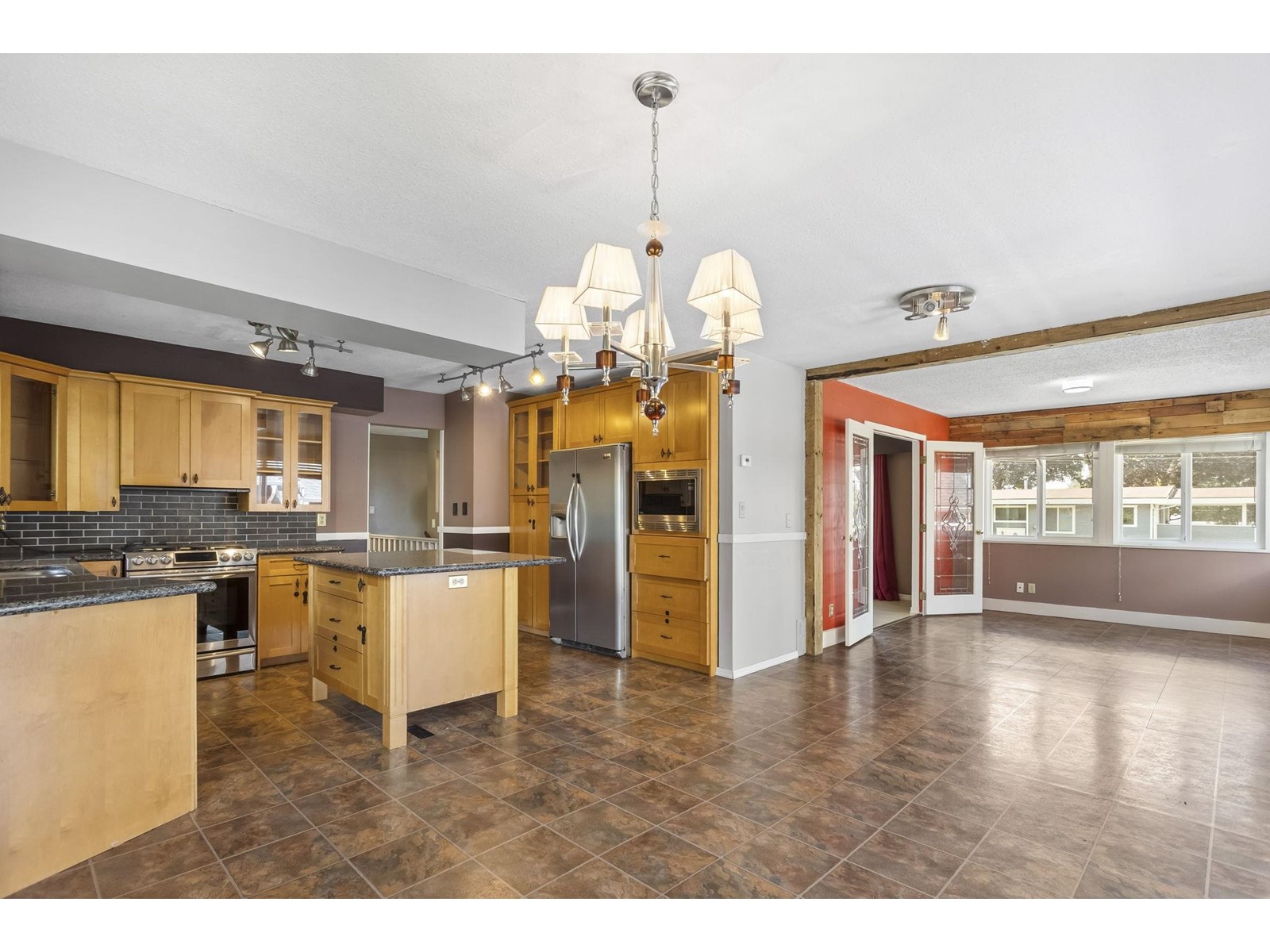 Property at 2530 MAGNOLIA CRESCENT image 4