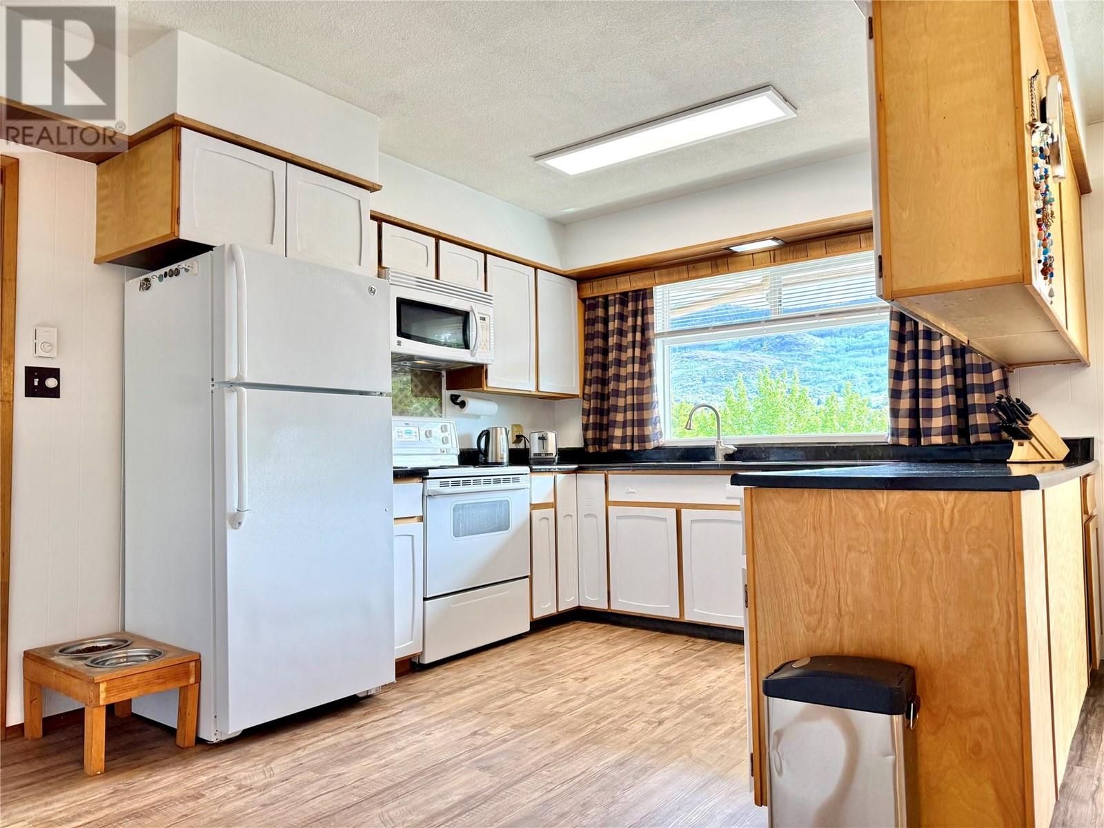 7355 7th Street, Grand Forks, BC V0H1H0