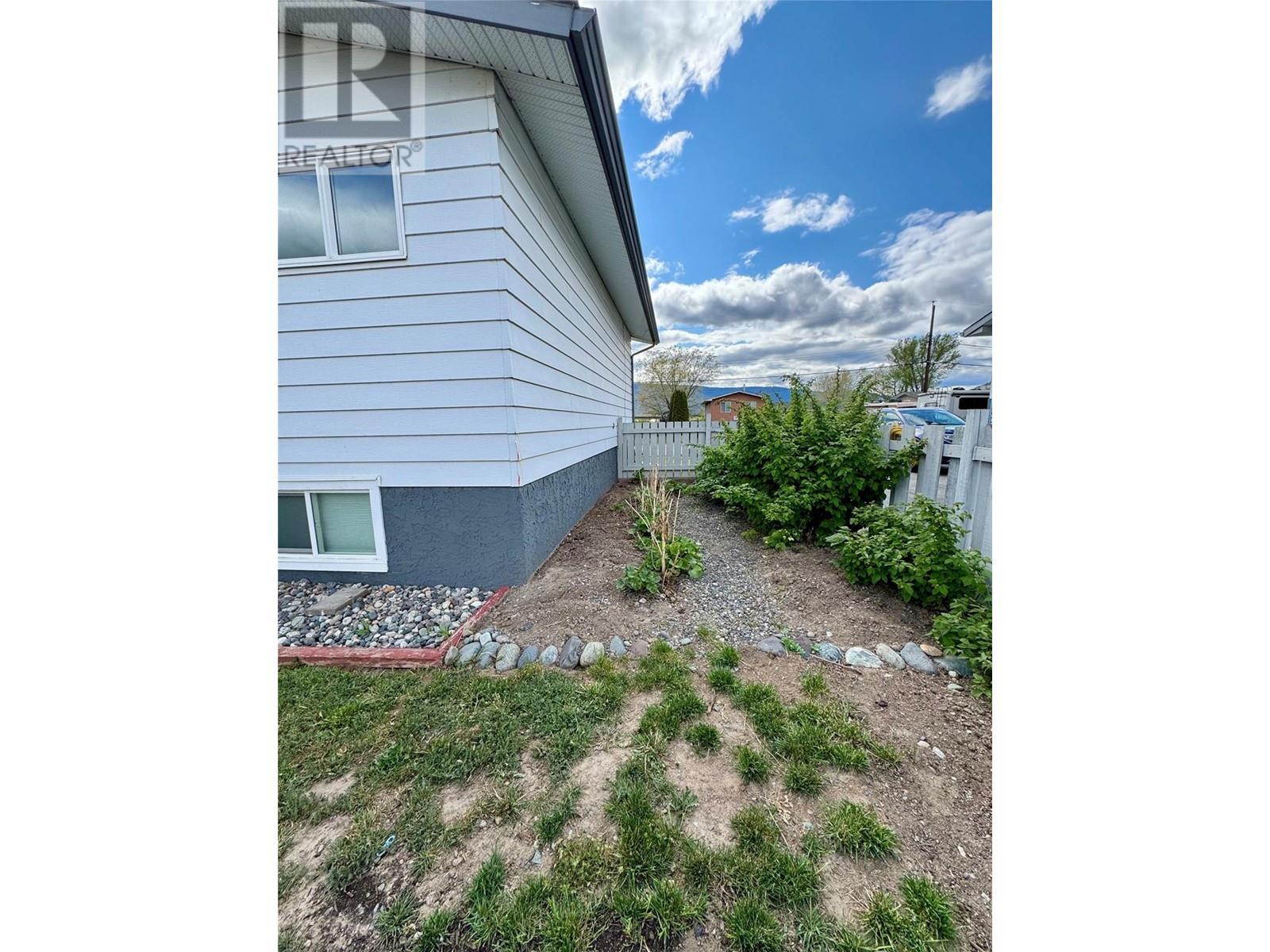 1740 Armstrong Street, Merritt, British Columbia  V1K 1E7 - Photo 43 - 10348376