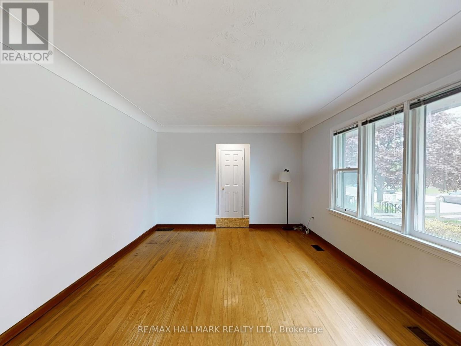 124 Mcelroy Road E, Hamilton (Balfour), Ontario  L9A 1Y9 - Photo 7 - X12162349